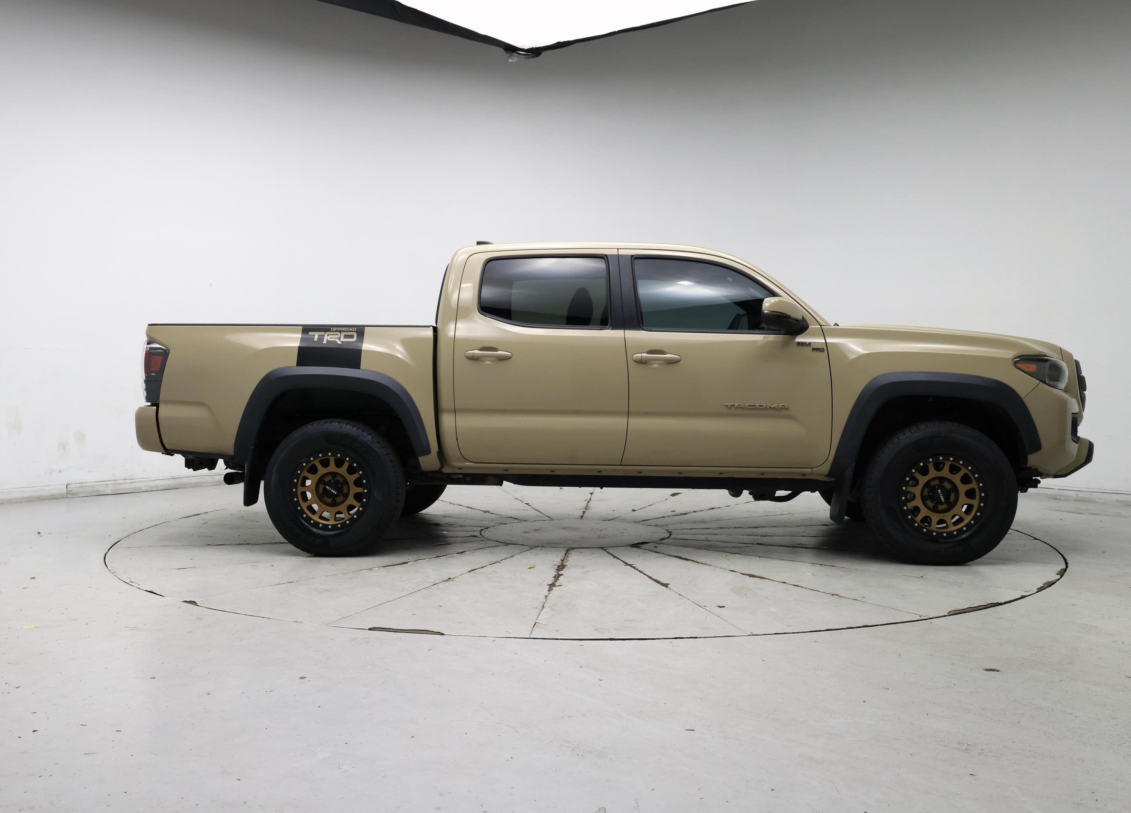 Thumbnail: 2017 Toyota Tacoma - 7