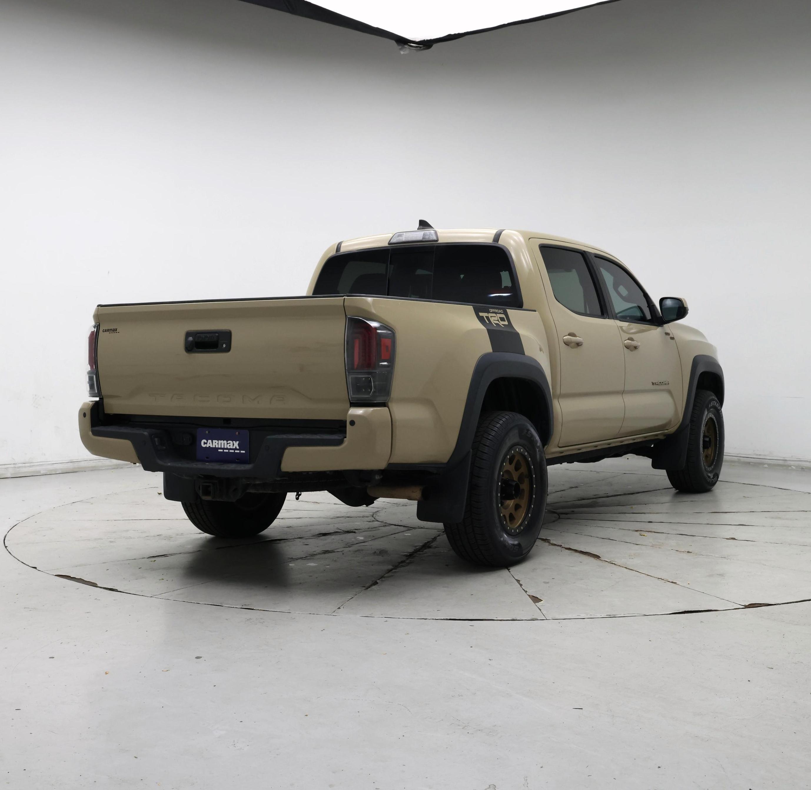 Thumbnail: 2017 Toyota Tacoma - 8