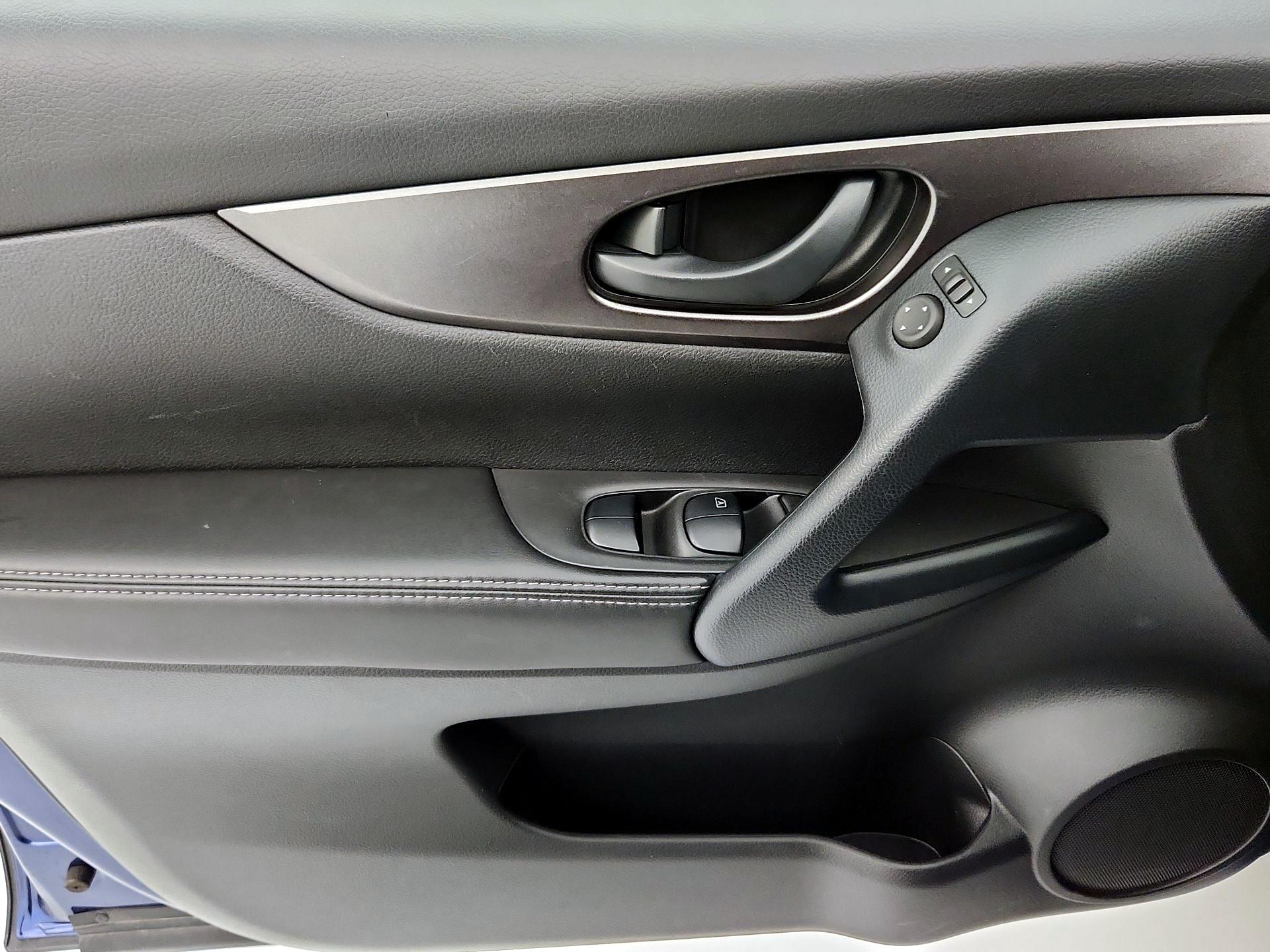 Thumbnail: 2022 Nissan Rogue Sport - 12