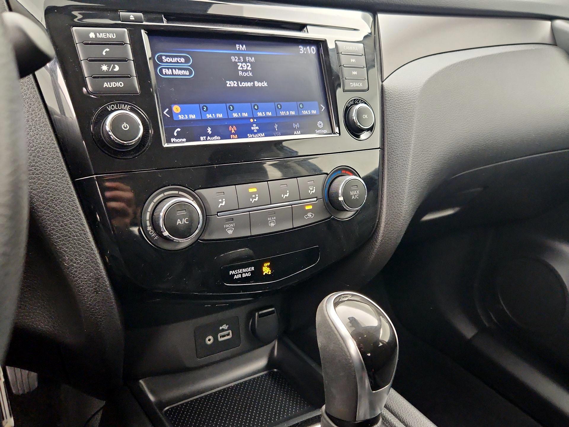 Thumbnail: 2022 Nissan Rogue Sport - 16