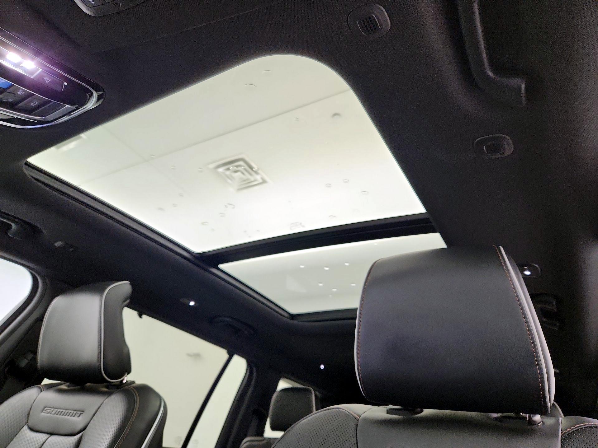 Thumbnail: 2022 Jeep Grand Cherokee L - 20