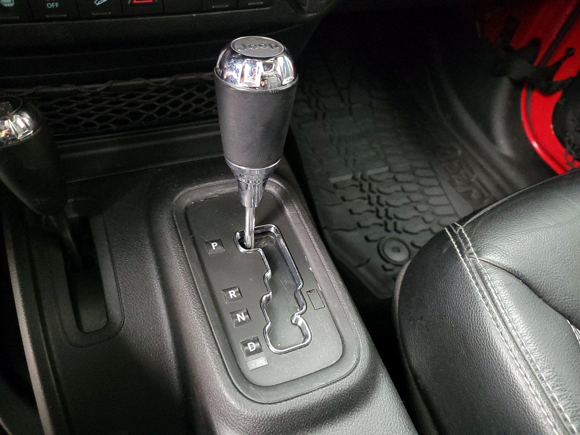 Thumbnail: 2015 Jeep Wrangler - 15