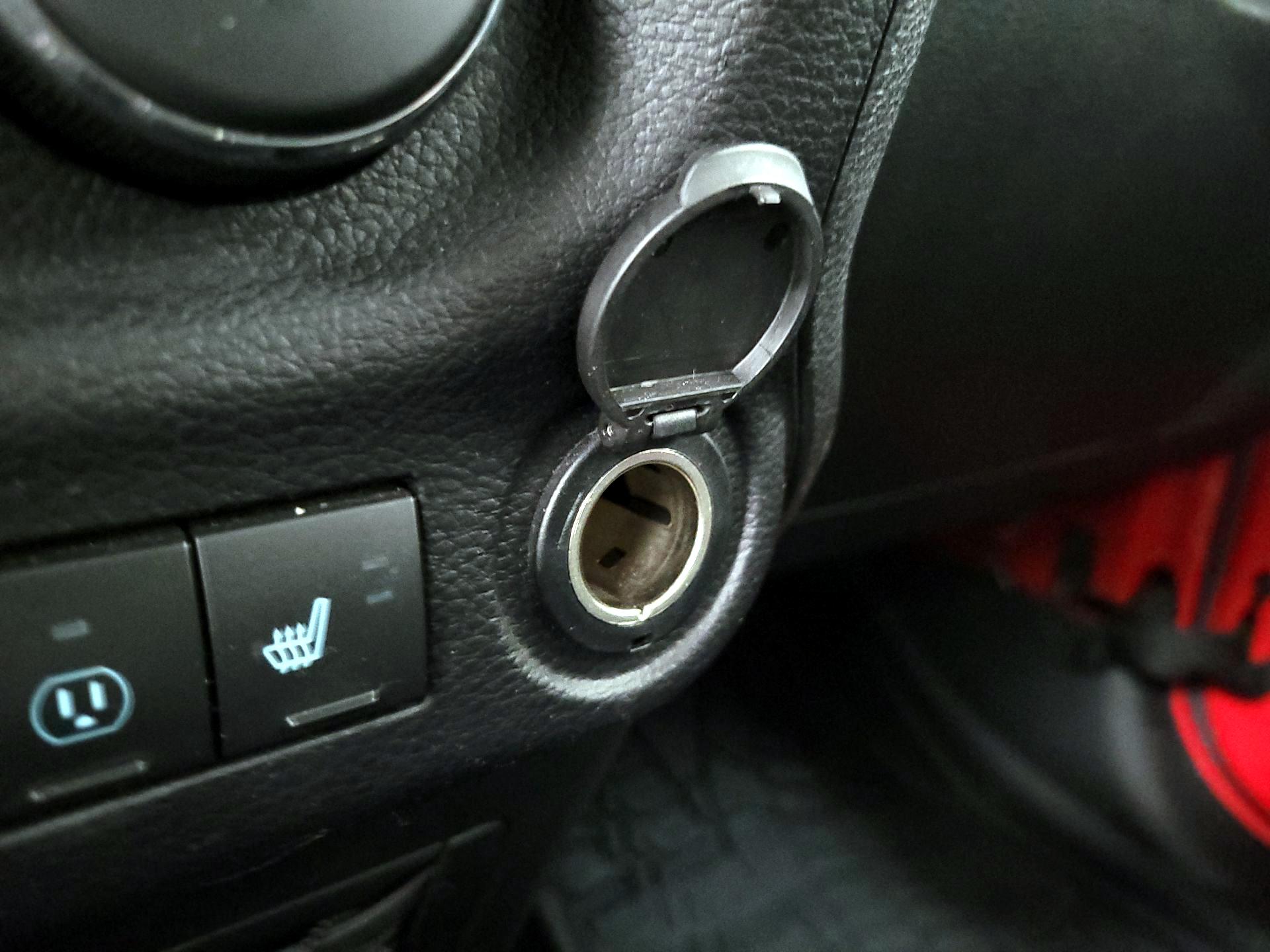 Thumbnail: 2015 Jeep Wrangler - 16