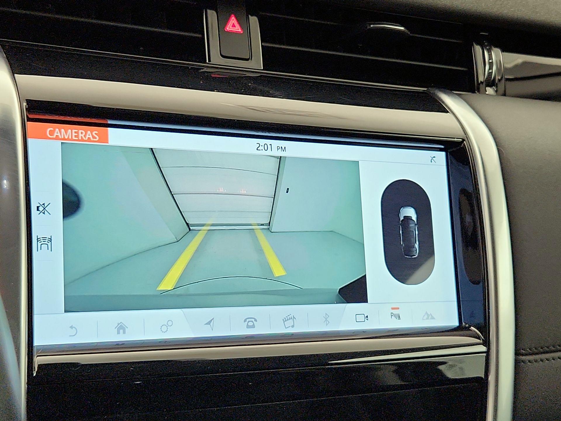 Thumbnail: 2020 Land Rover Discovery Sport - 14