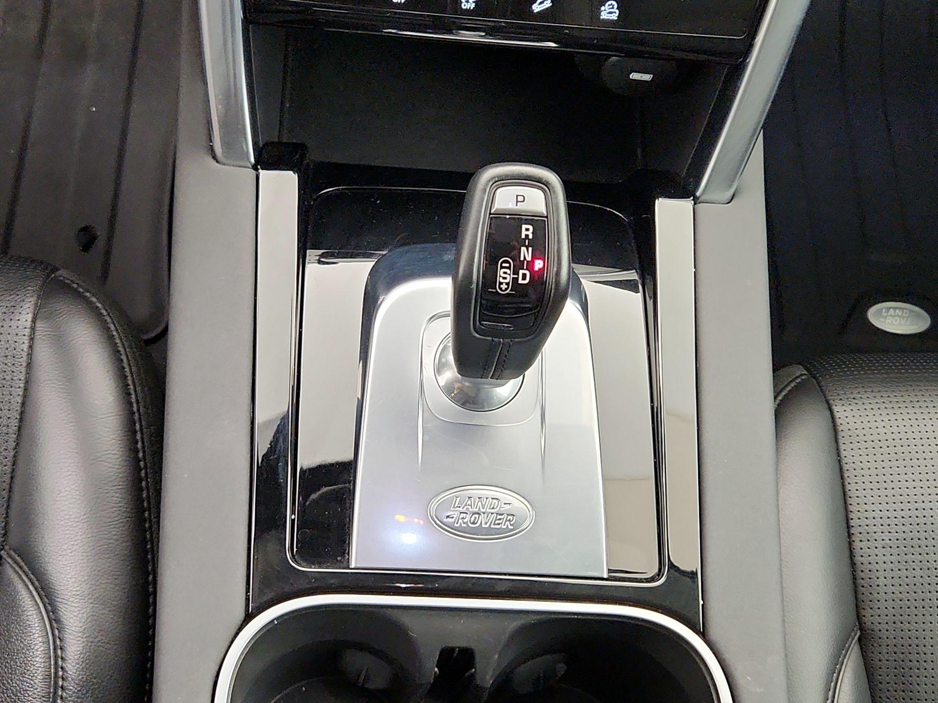 Thumbnail: 2020 Land Rover Discovery Sport - 17