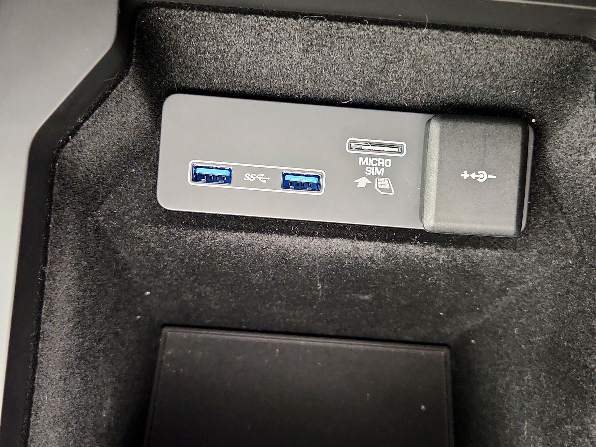 Thumbnail: 2020 Land Rover Discovery Sport - 18