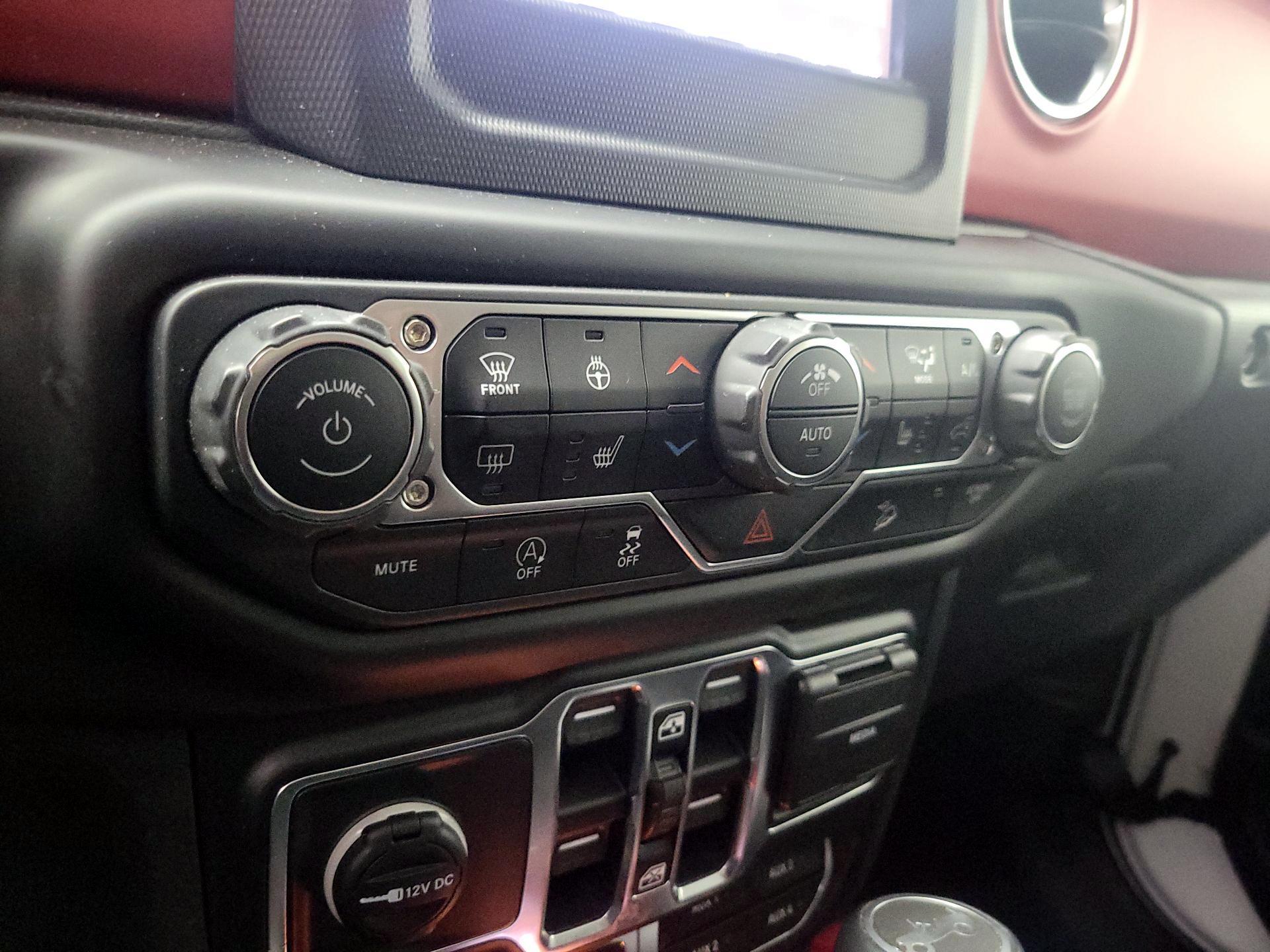Thumbnail: 2020 Jeep Wrangler - 14