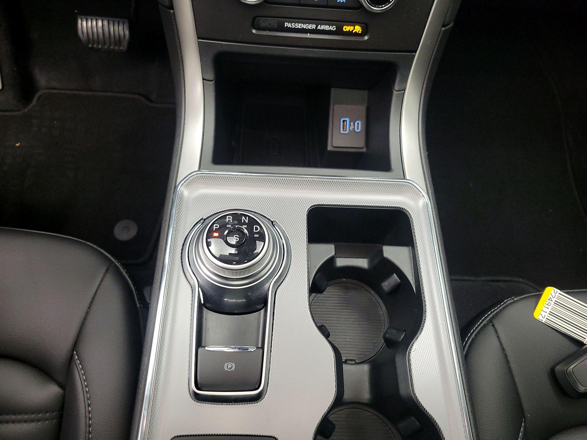 Thumbnail: 2021 Ford Edge - 17