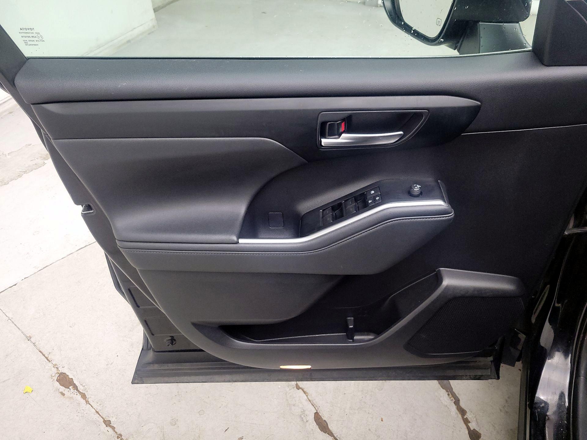 Thumbnail: 2021 Toyota Highlander - 10