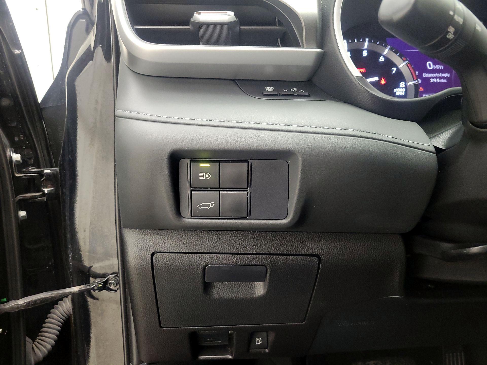 Thumbnail: 2021 Toyota Highlander - 11