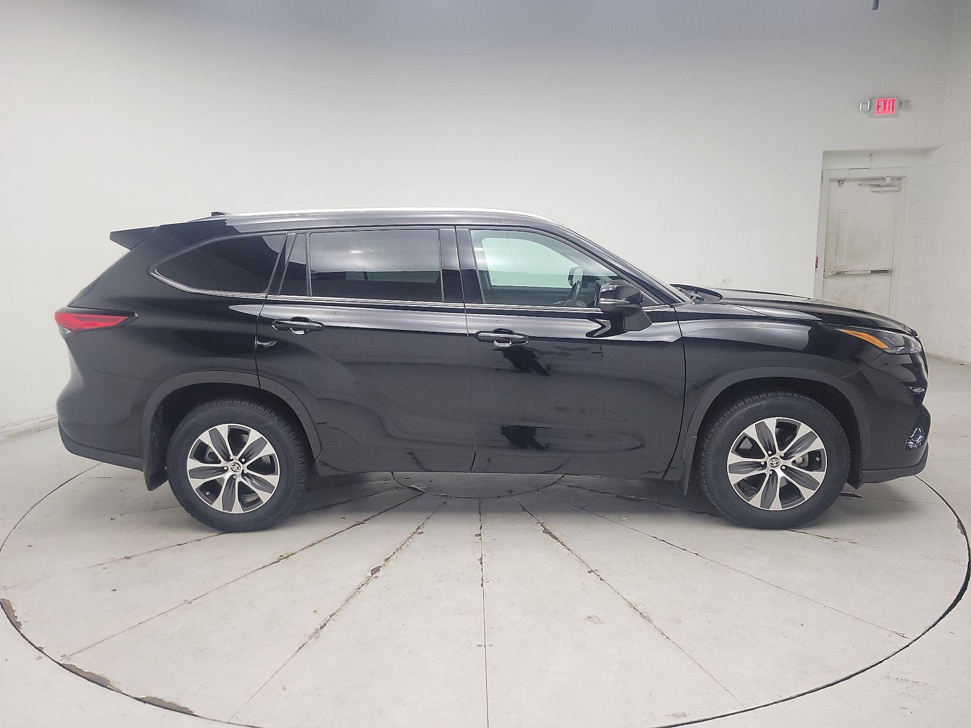 Thumbnail: 2021 Toyota Highlander - 4