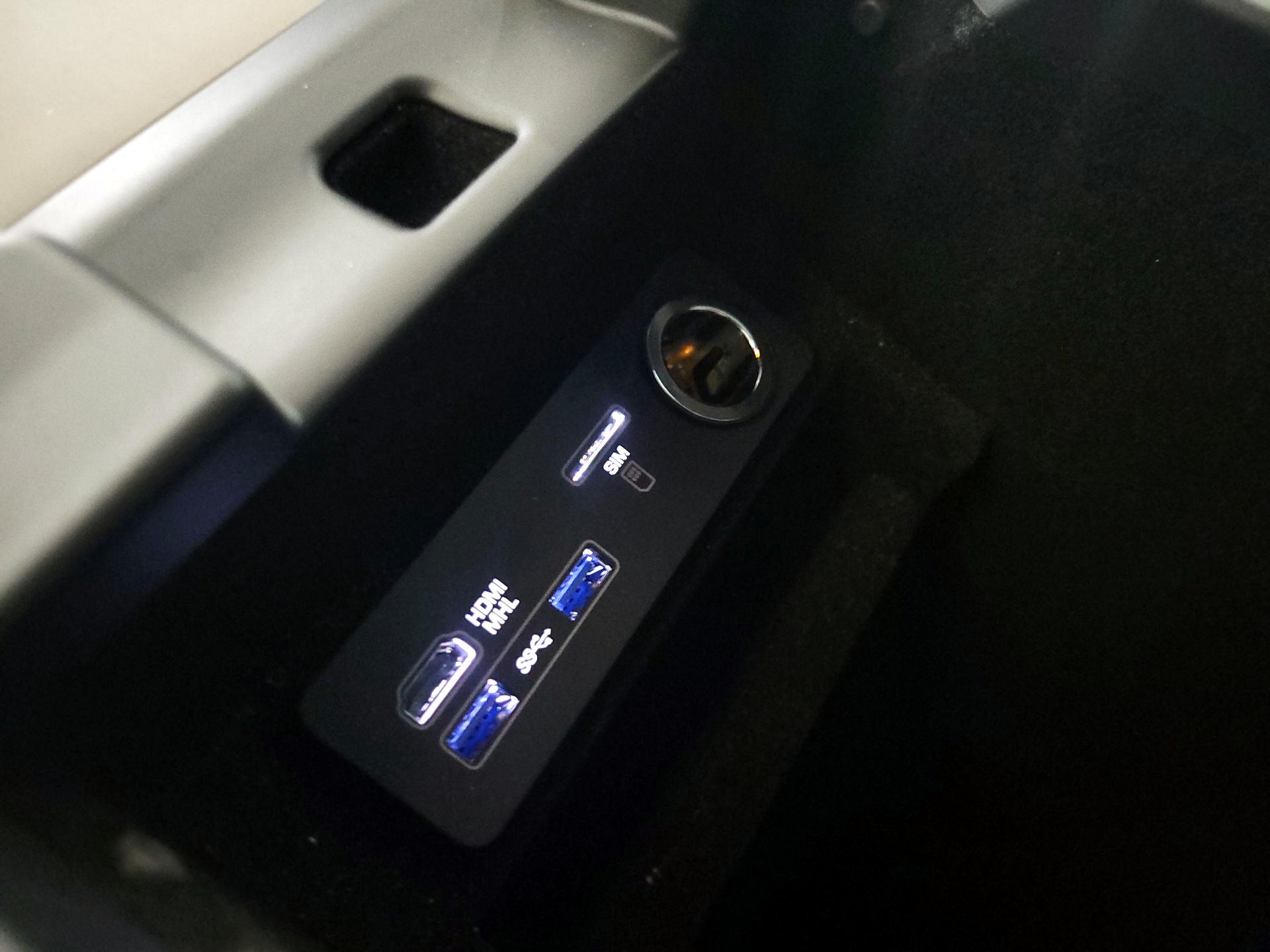 Thumbnail: 2017 Land Rover Range Rover Sport - 17