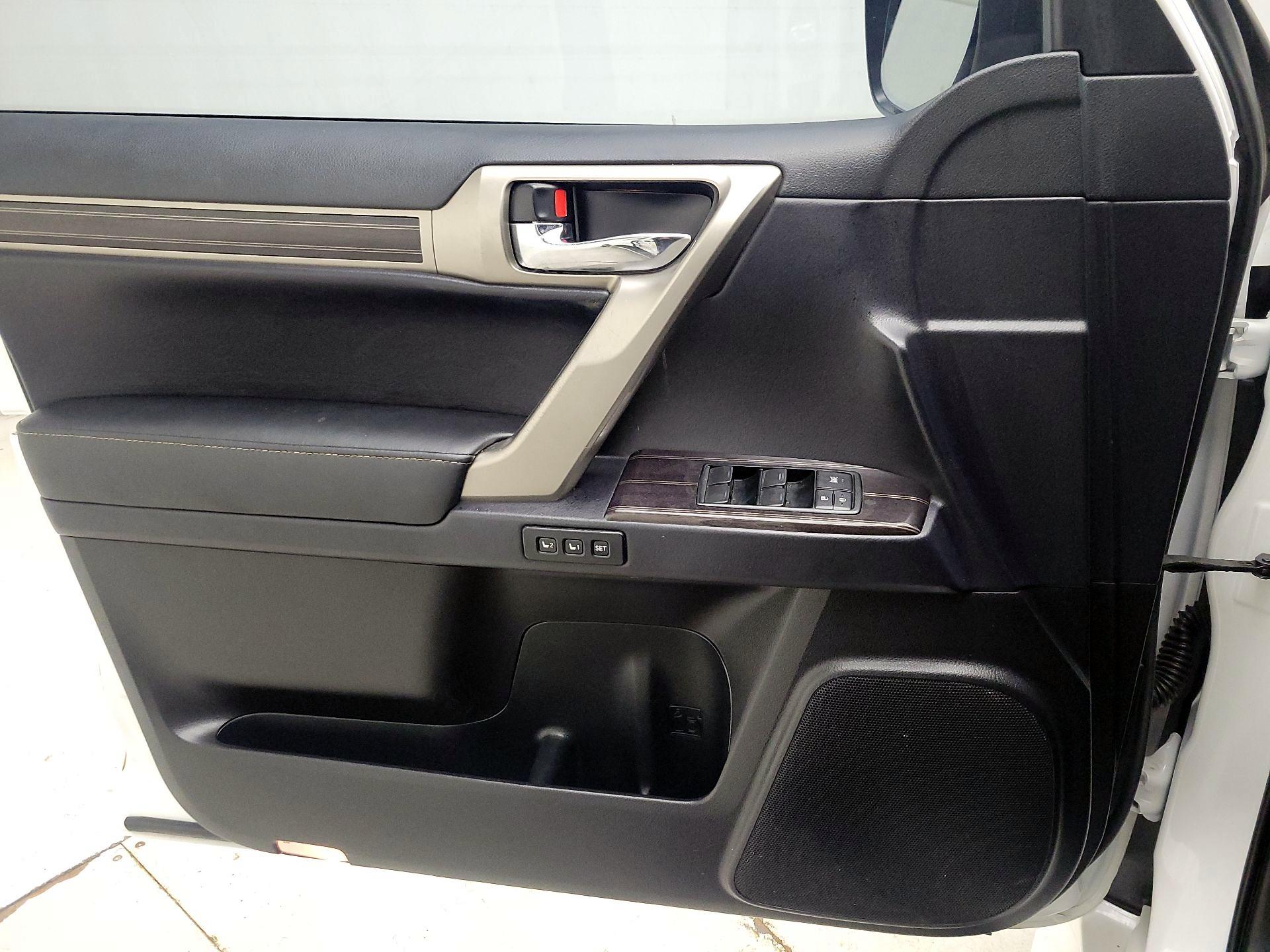 Thumbnail: 2021 Lexus GX - 10