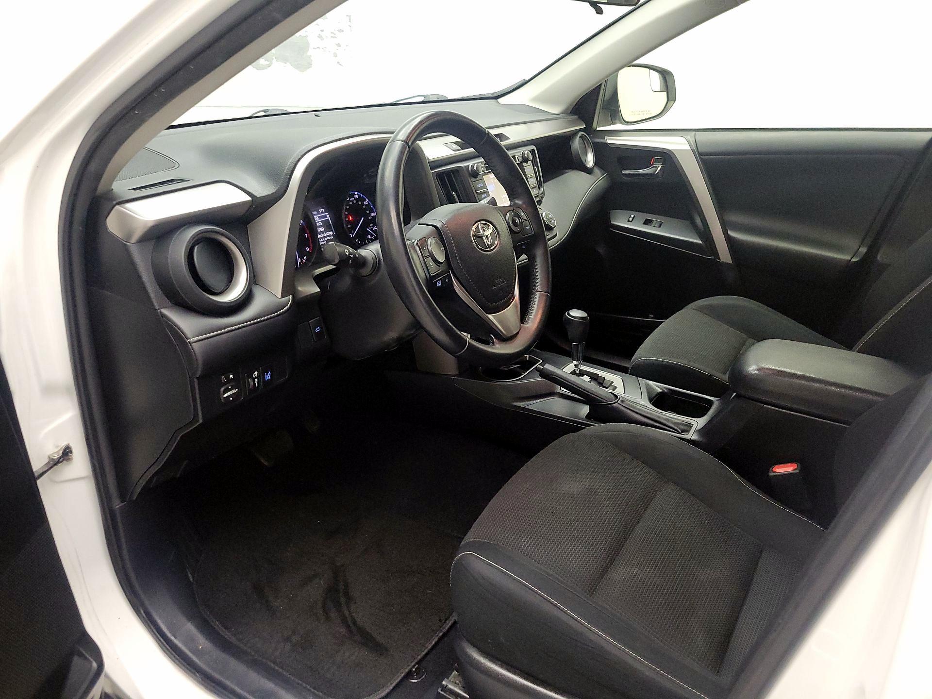 Thumbnail: 2017 Toyota RAV4 - 9