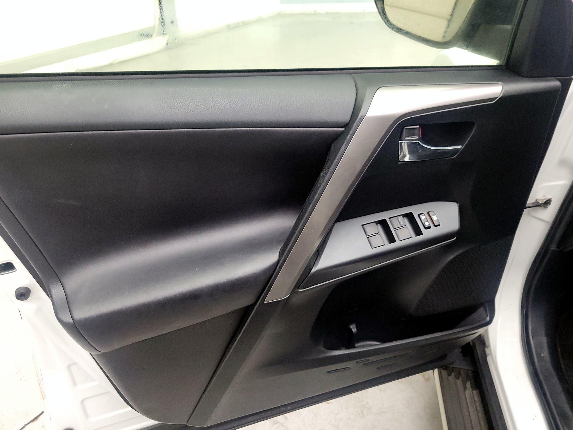 Thumbnail: 2017 Toyota RAV4 - 10