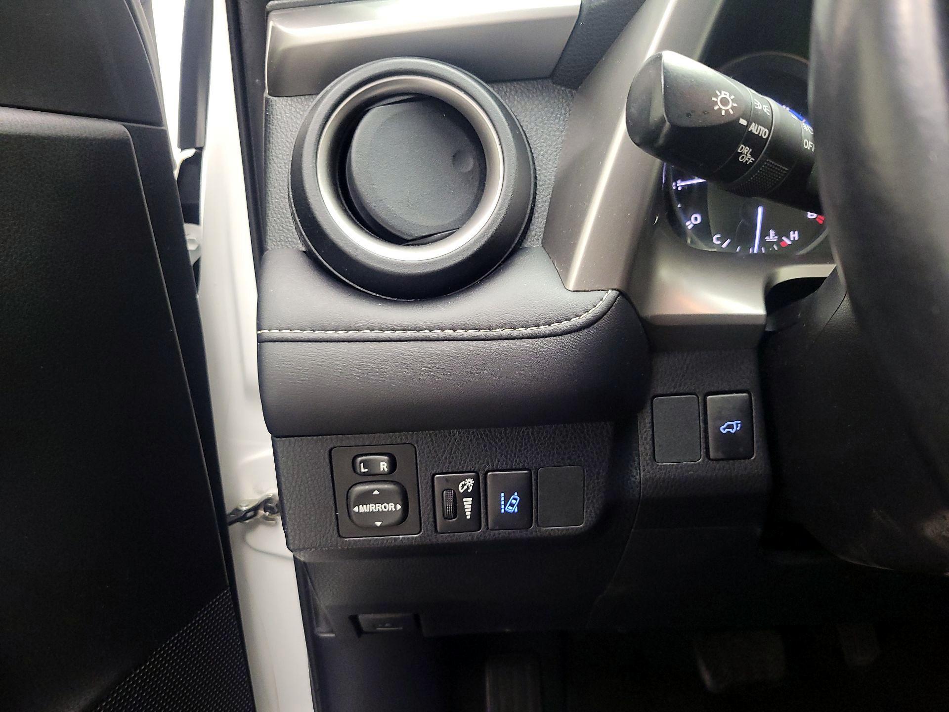 Thumbnail: 2017 Toyota RAV4 - 11