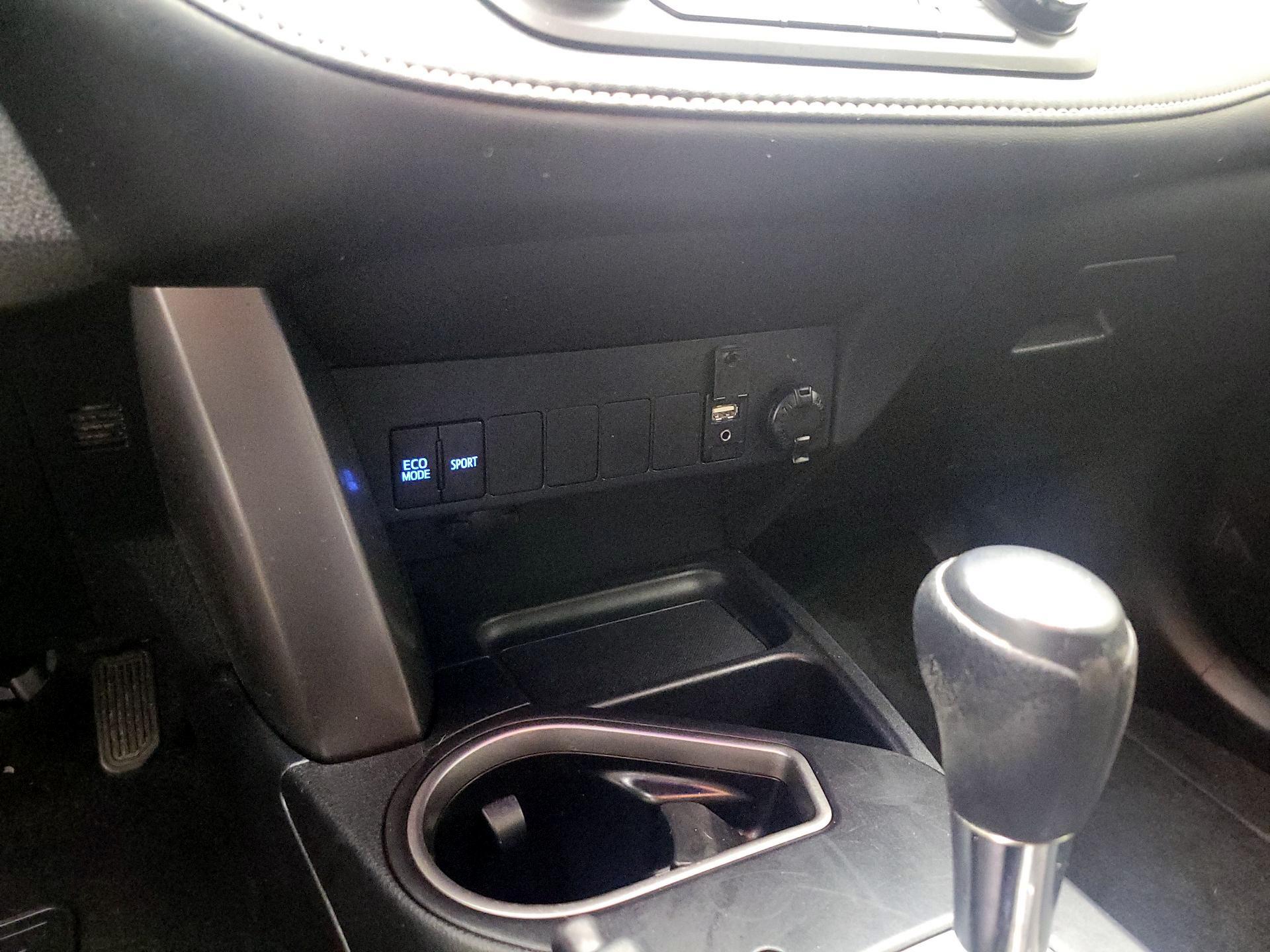 Thumbnail: 2017 Toyota RAV4 - 16