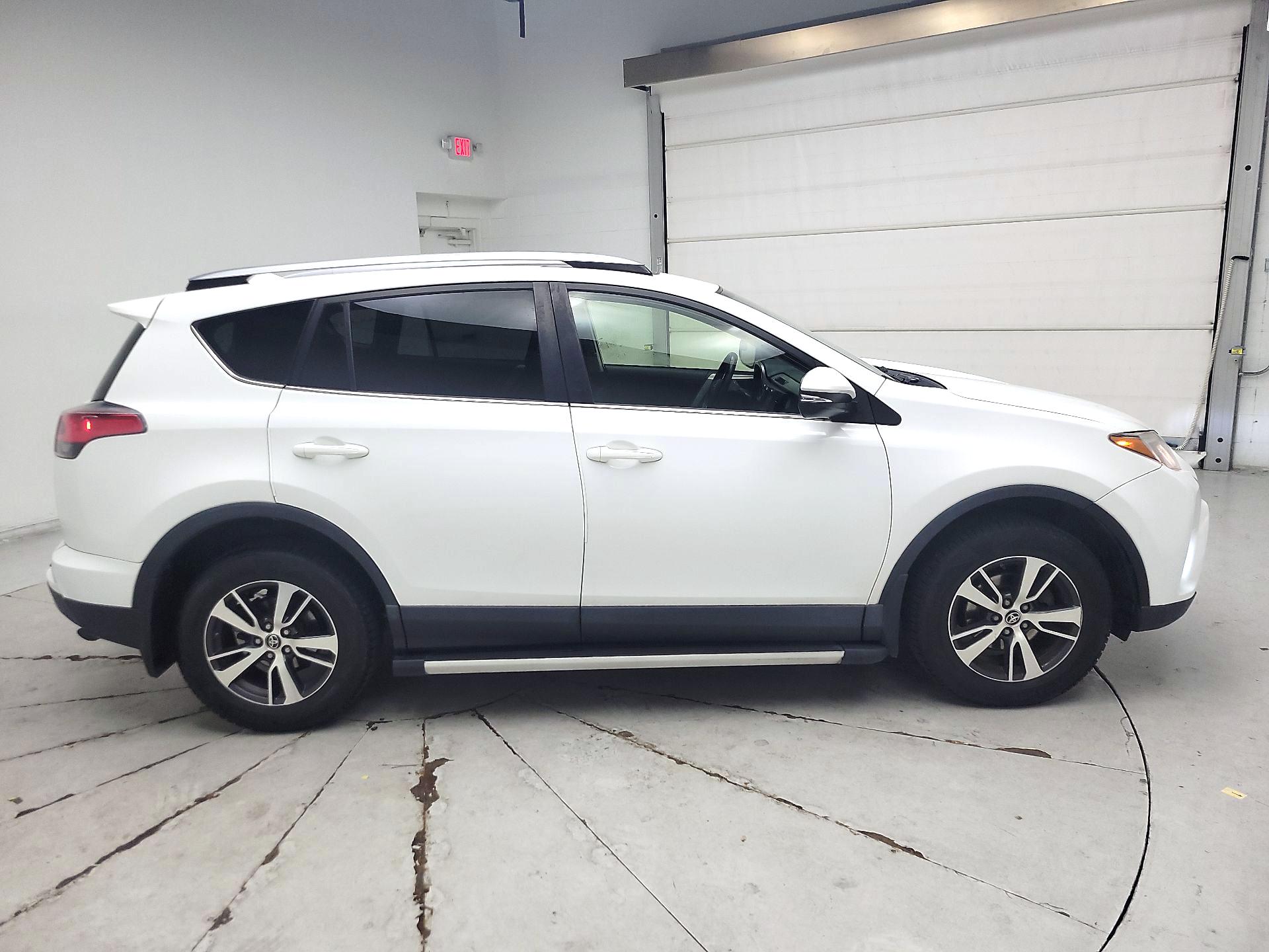 Thumbnail: 2017 Toyota RAV4 - 4