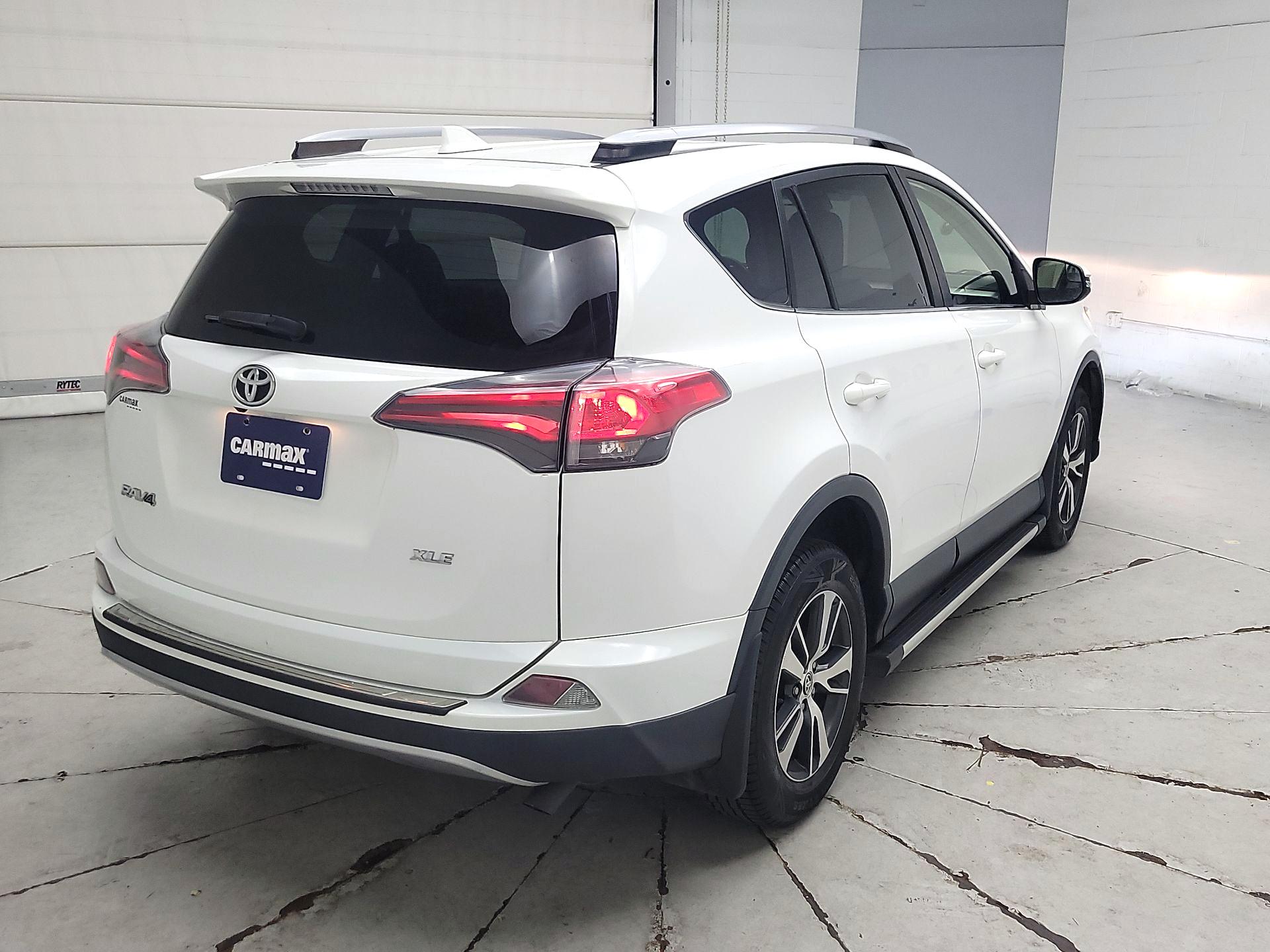 Thumbnail: 2017 Toyota RAV4 - 5