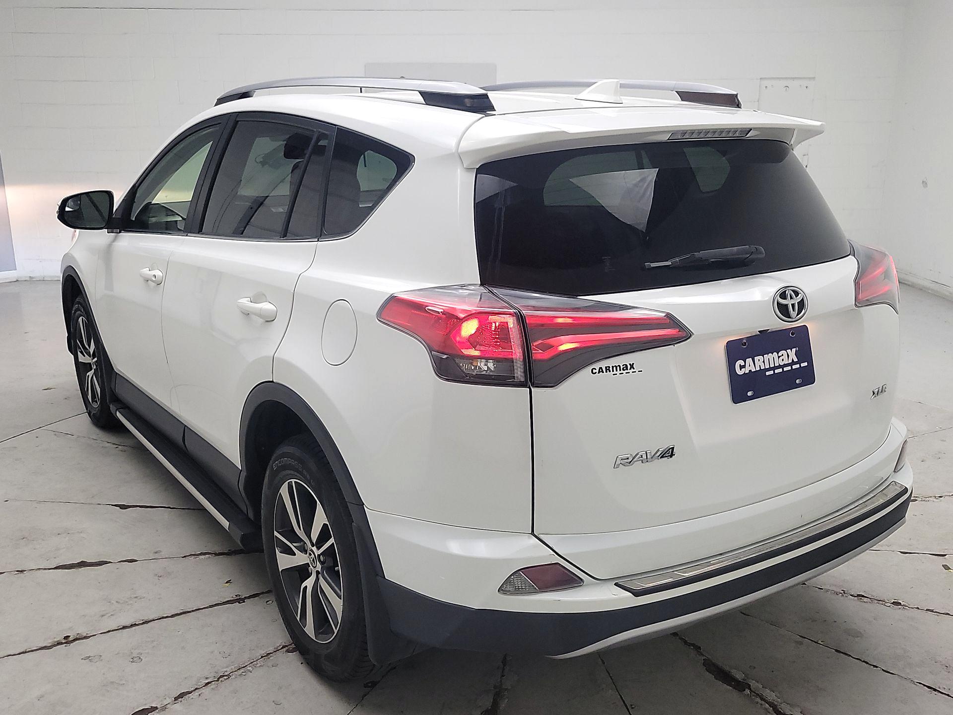 Thumbnail: 2017 Toyota RAV4 - 7