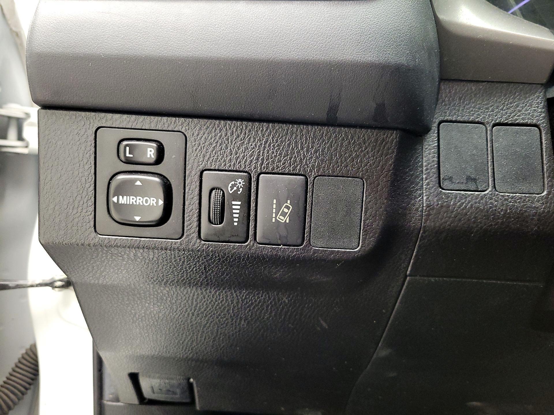 Thumbnail: 2018 Toyota RAV4 - 11