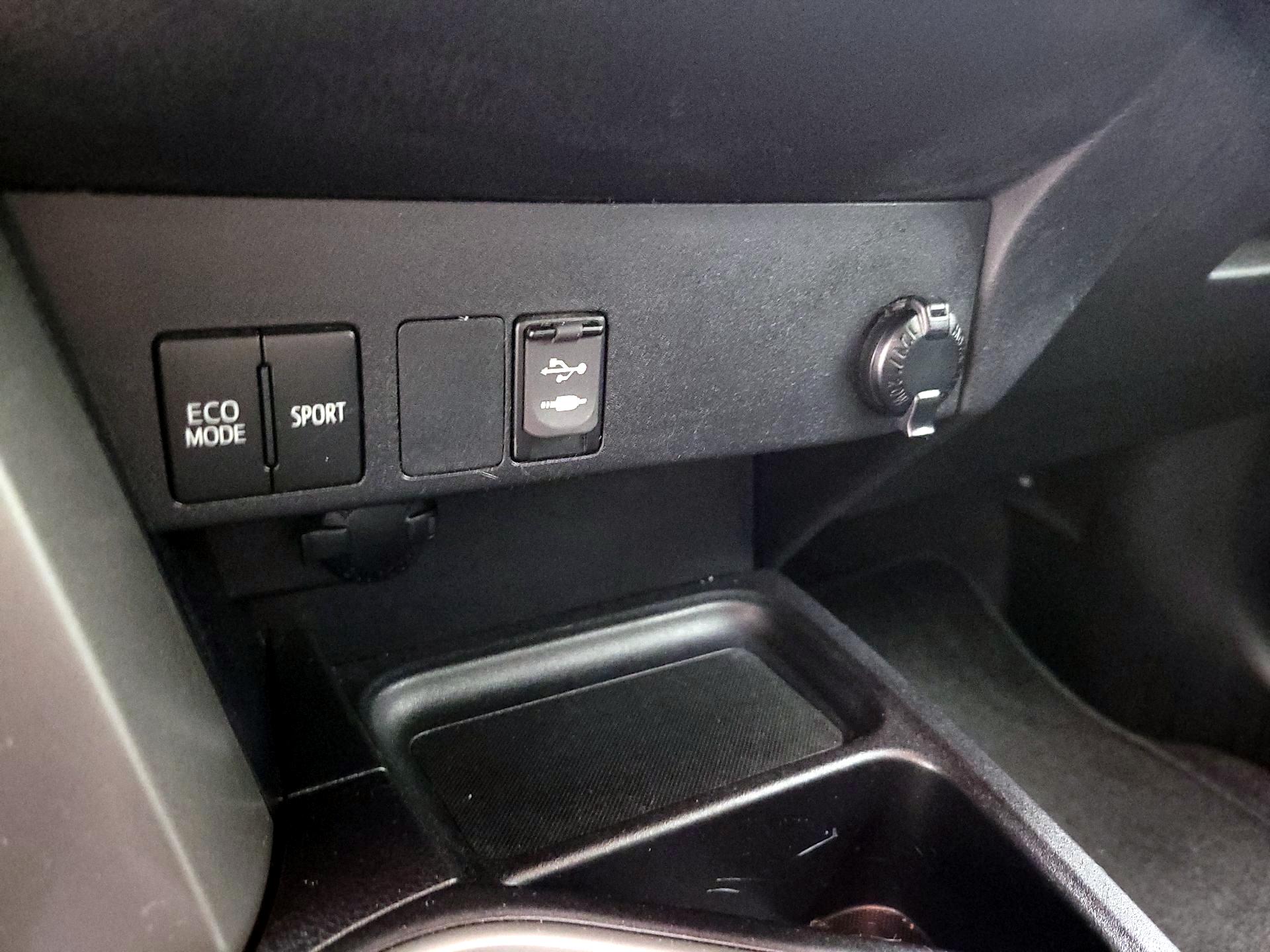 Thumbnail: 2018 Toyota RAV4 - 16