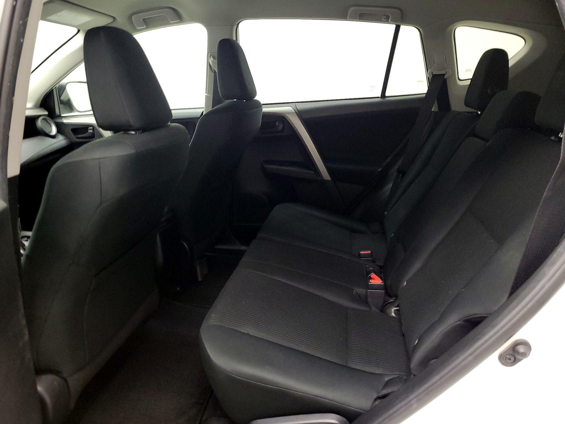 Thumbnail: 2018 Toyota RAV4 - 17