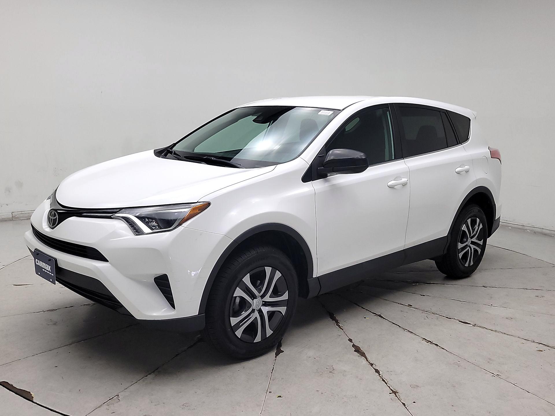 Thumbnail: 2018 Toyota RAV4 - 3