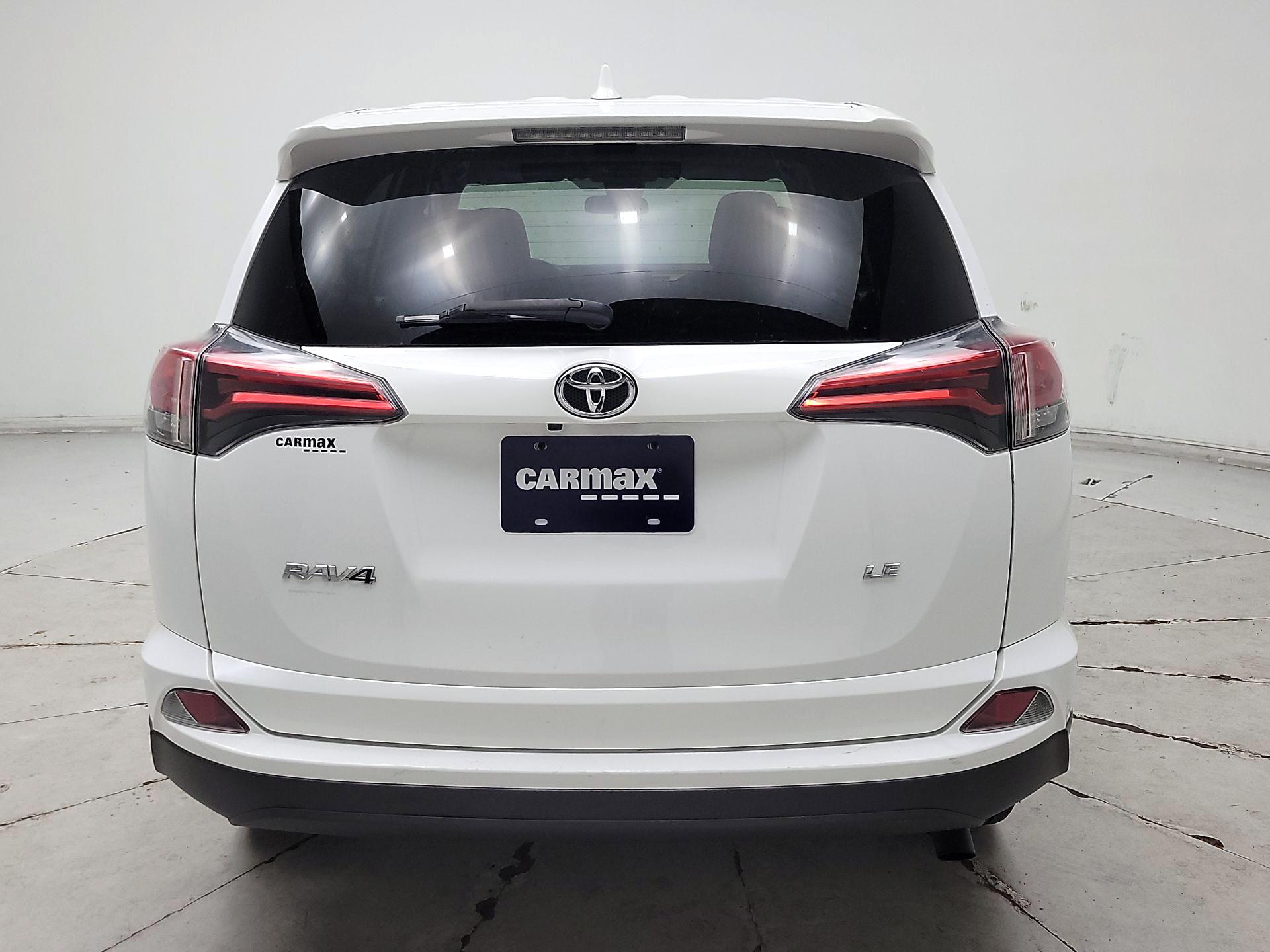 Thumbnail: 2018 Toyota RAV4 - 6