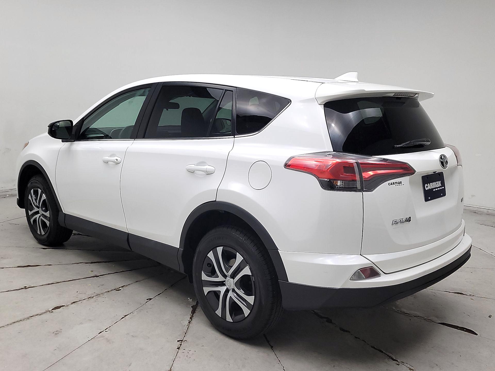 Thumbnail: 2018 Toyota RAV4 - 7
