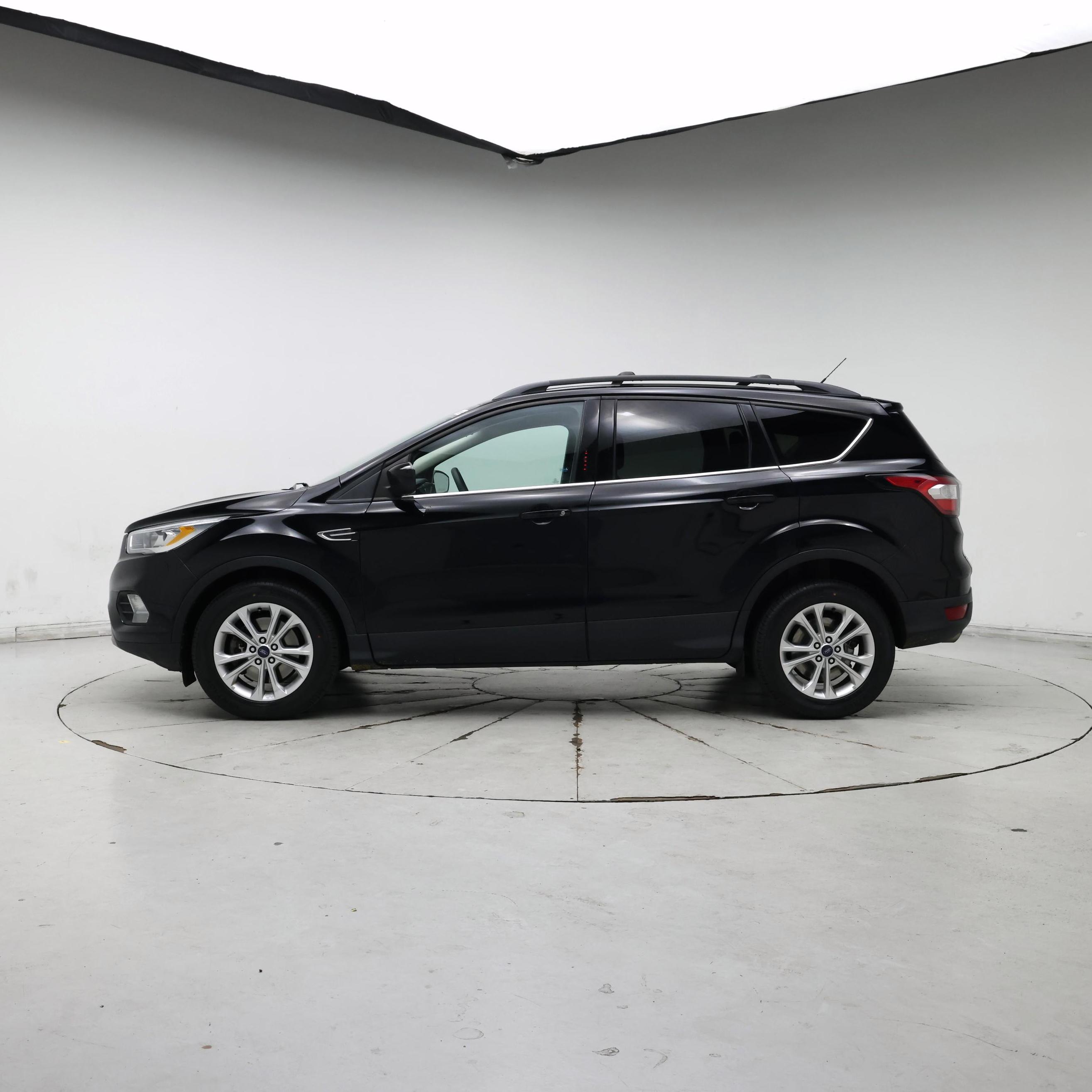 Thumbnail: 2017 Ford Escape - 3