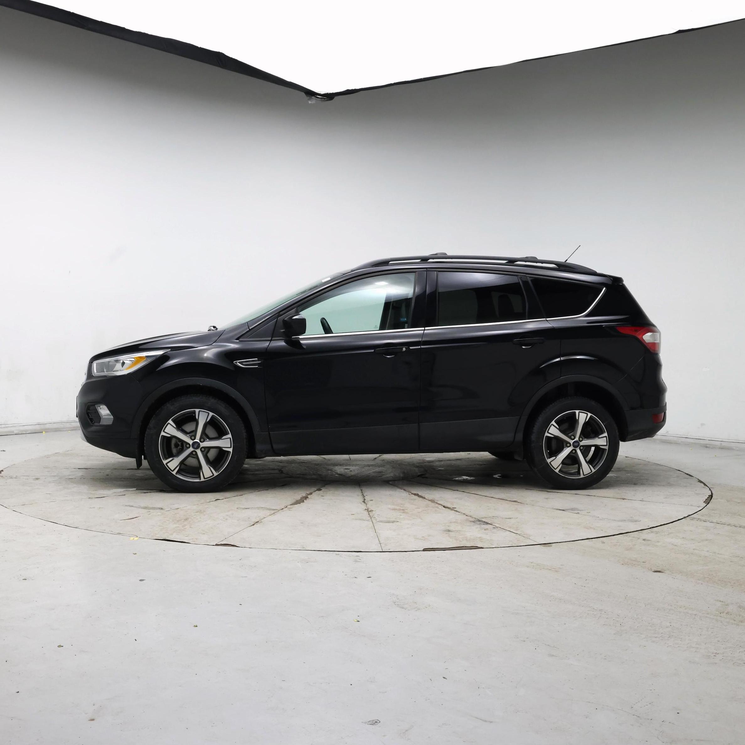 Thumbnail: 2017 Ford Escape - 3