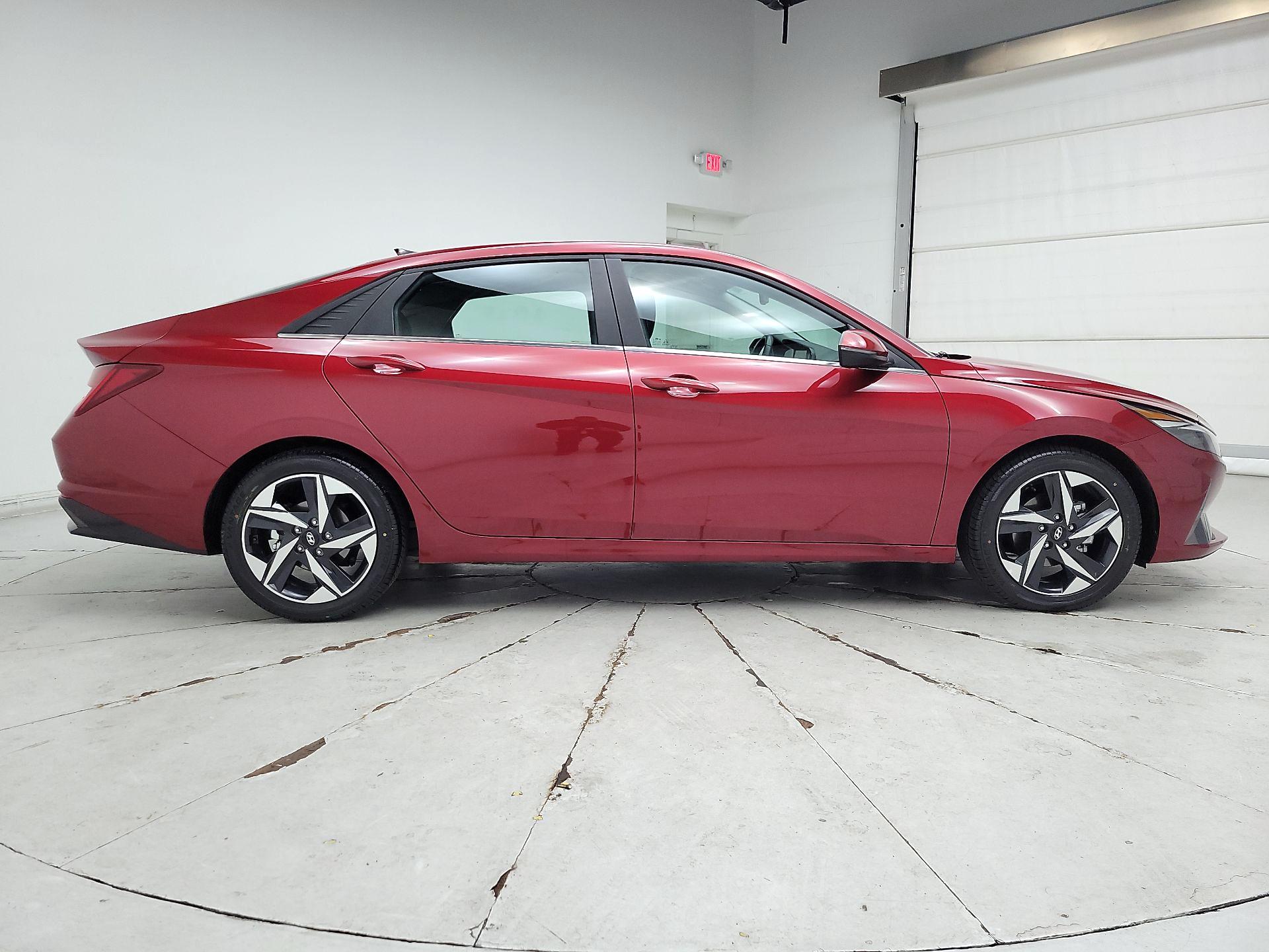 Thumbnail: 2023 Hyundai Elantra - 4