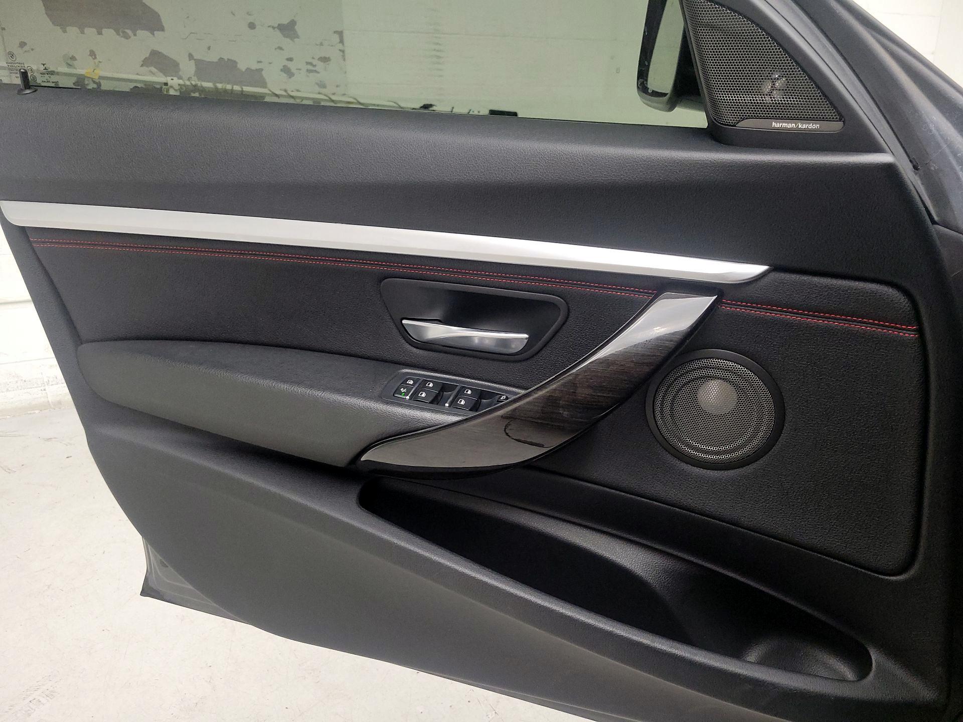 Thumbnail: 2018 BMW 3 Series - 10