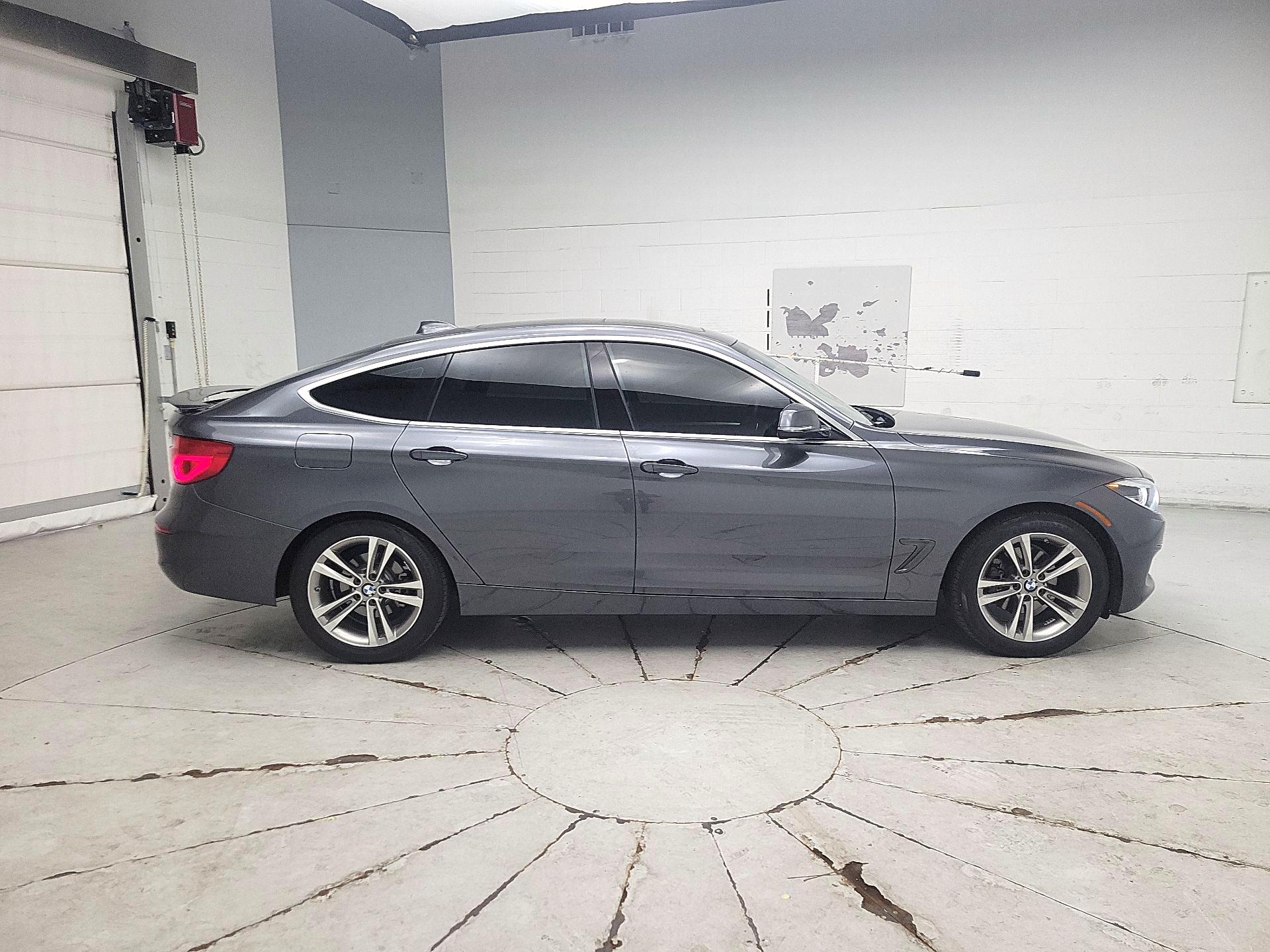 Thumbnail: 2018 BMW 3 Series - 4