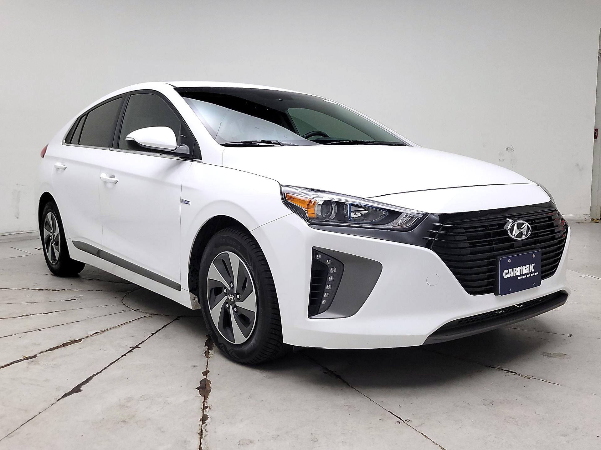 Thumbnail: 2017 Hyundai Ioniq - 1