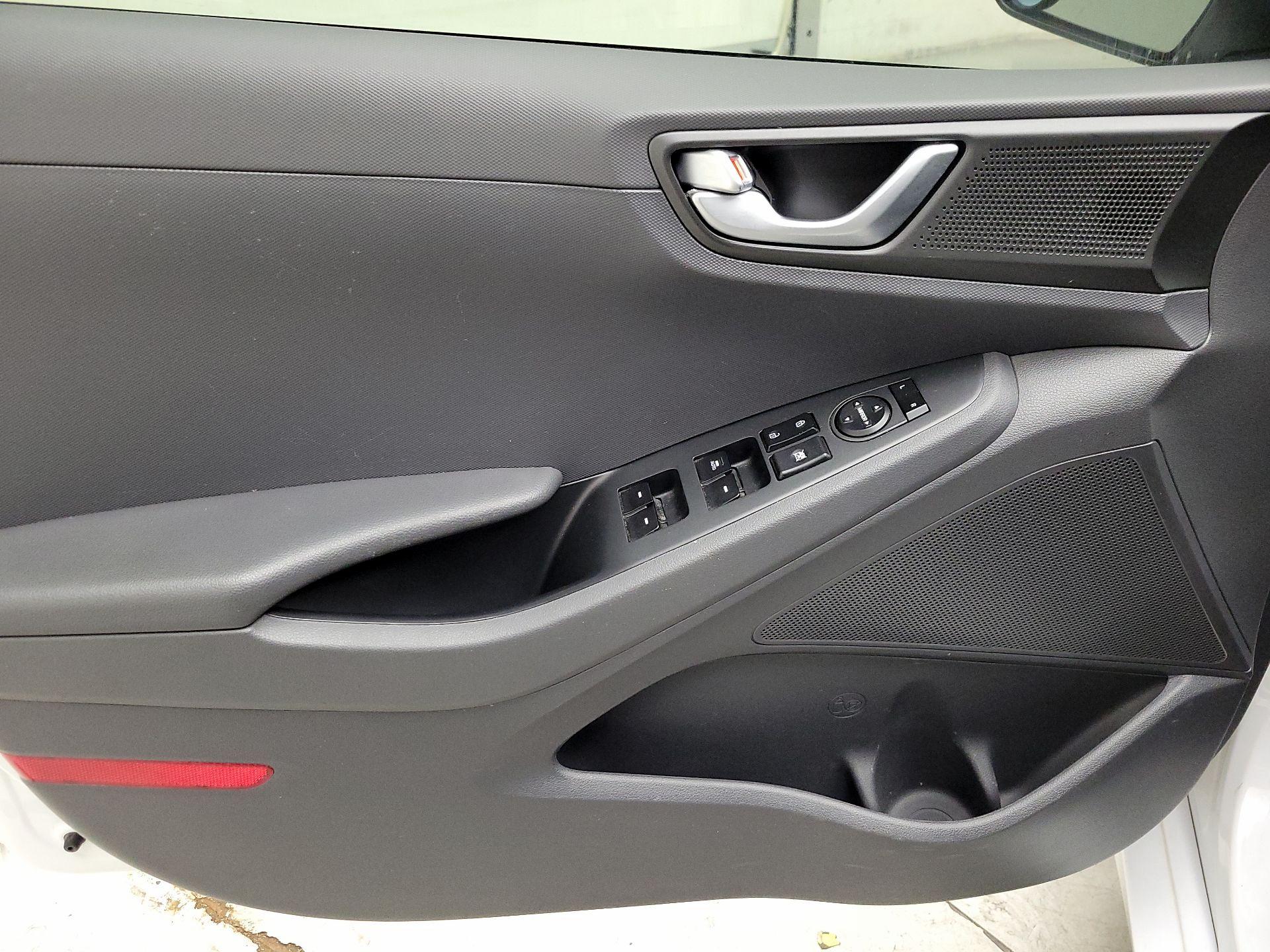 Thumbnail: 2017 Hyundai Ioniq - 10