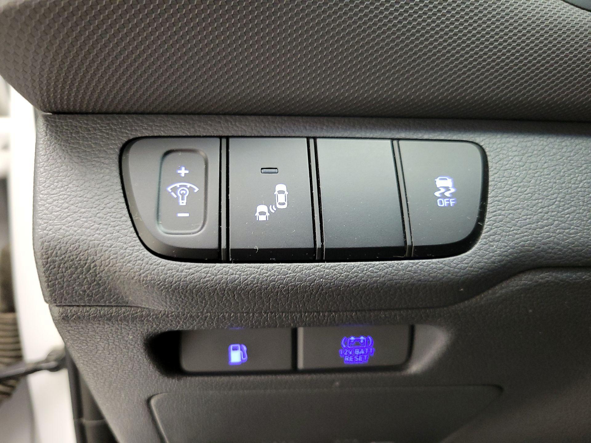 Thumbnail: 2017 Hyundai Ioniq - 11