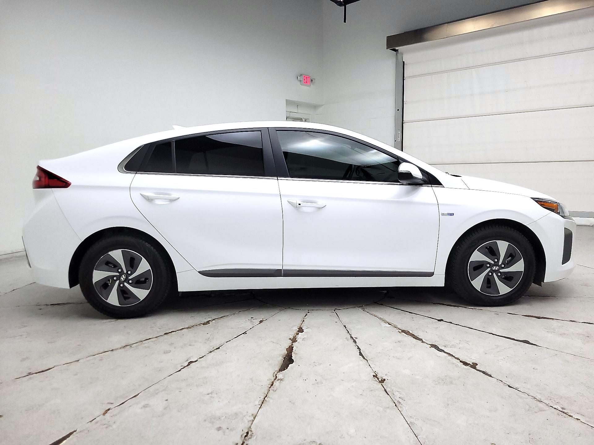 Thumbnail: 2017 Hyundai Ioniq - 4