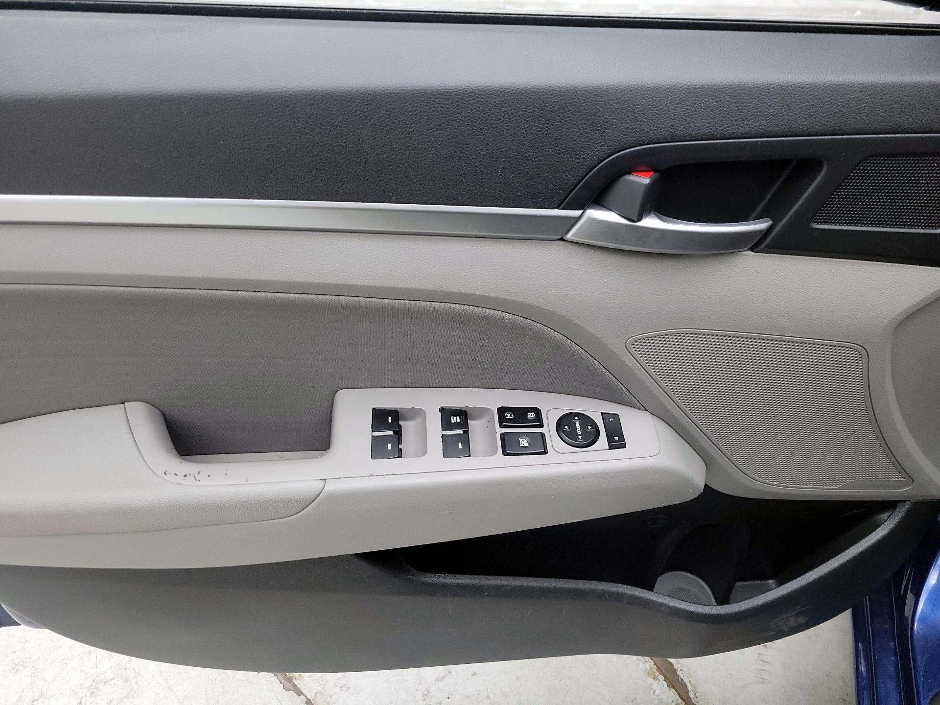 Thumbnail: 2019 Hyundai Elantra - 12