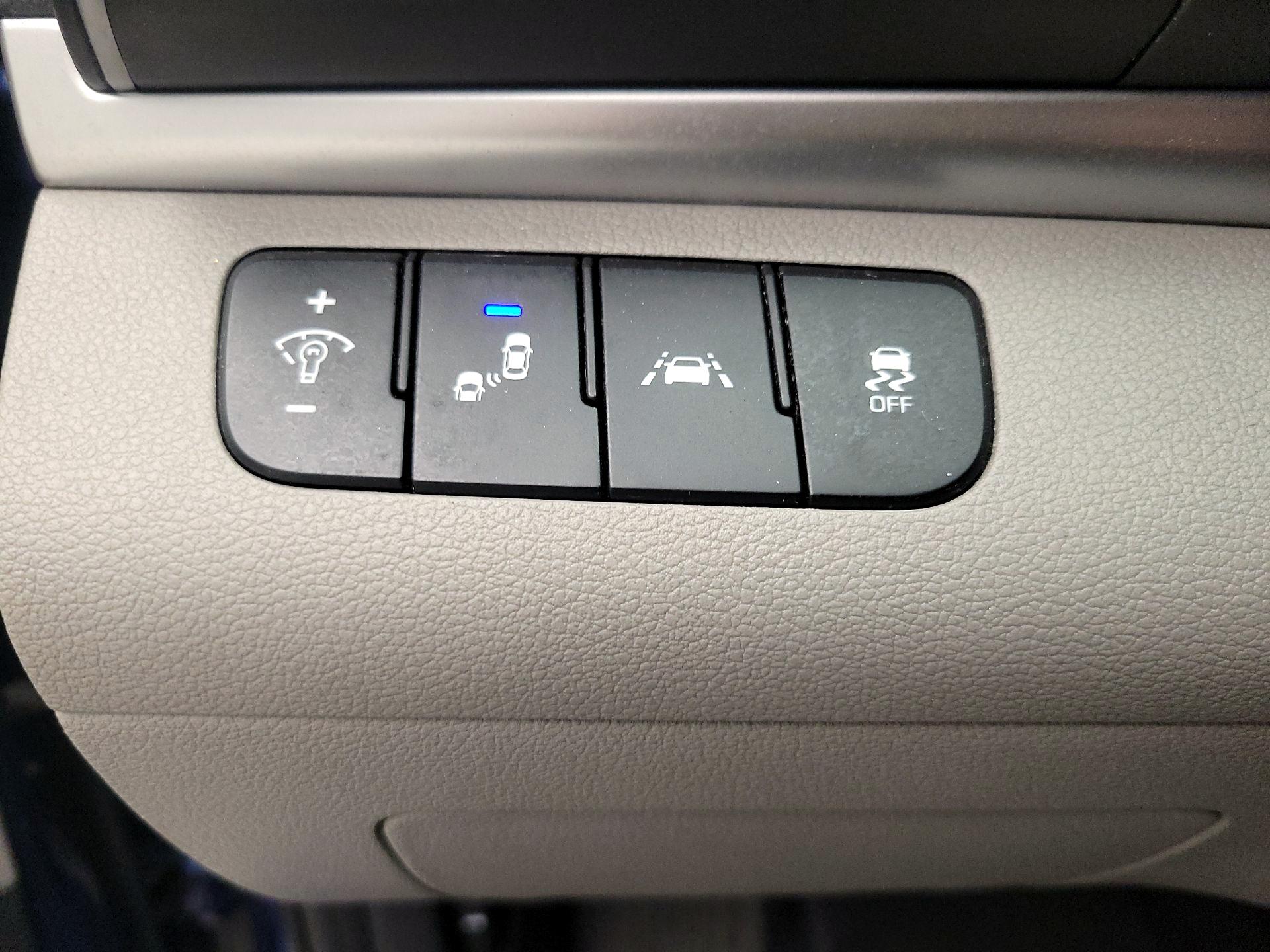 Thumbnail: 2019 Hyundai Elantra - 13