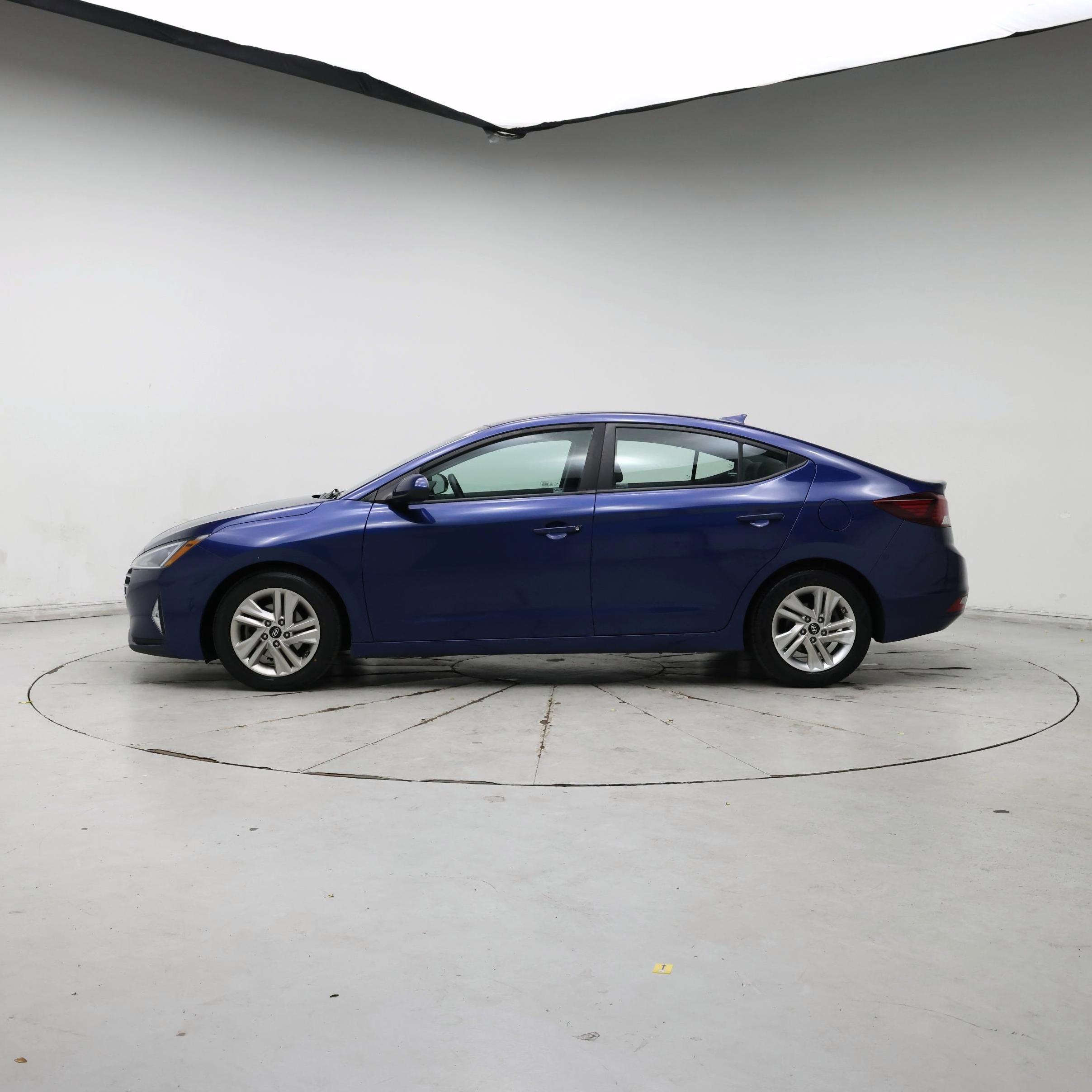 Thumbnail: 2019 Hyundai Elantra - 3