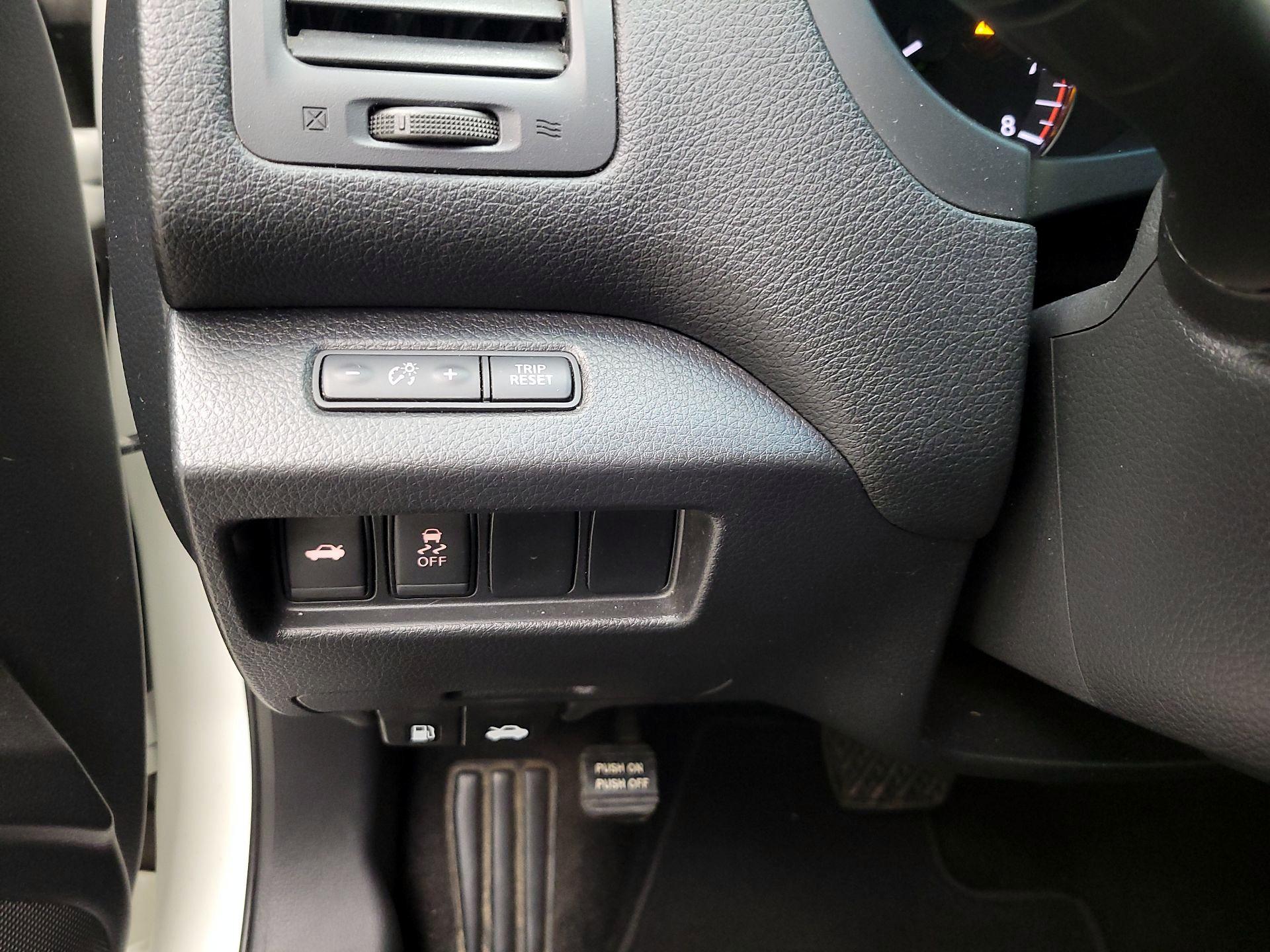 Thumbnail: 2018 Nissan Altima - 13