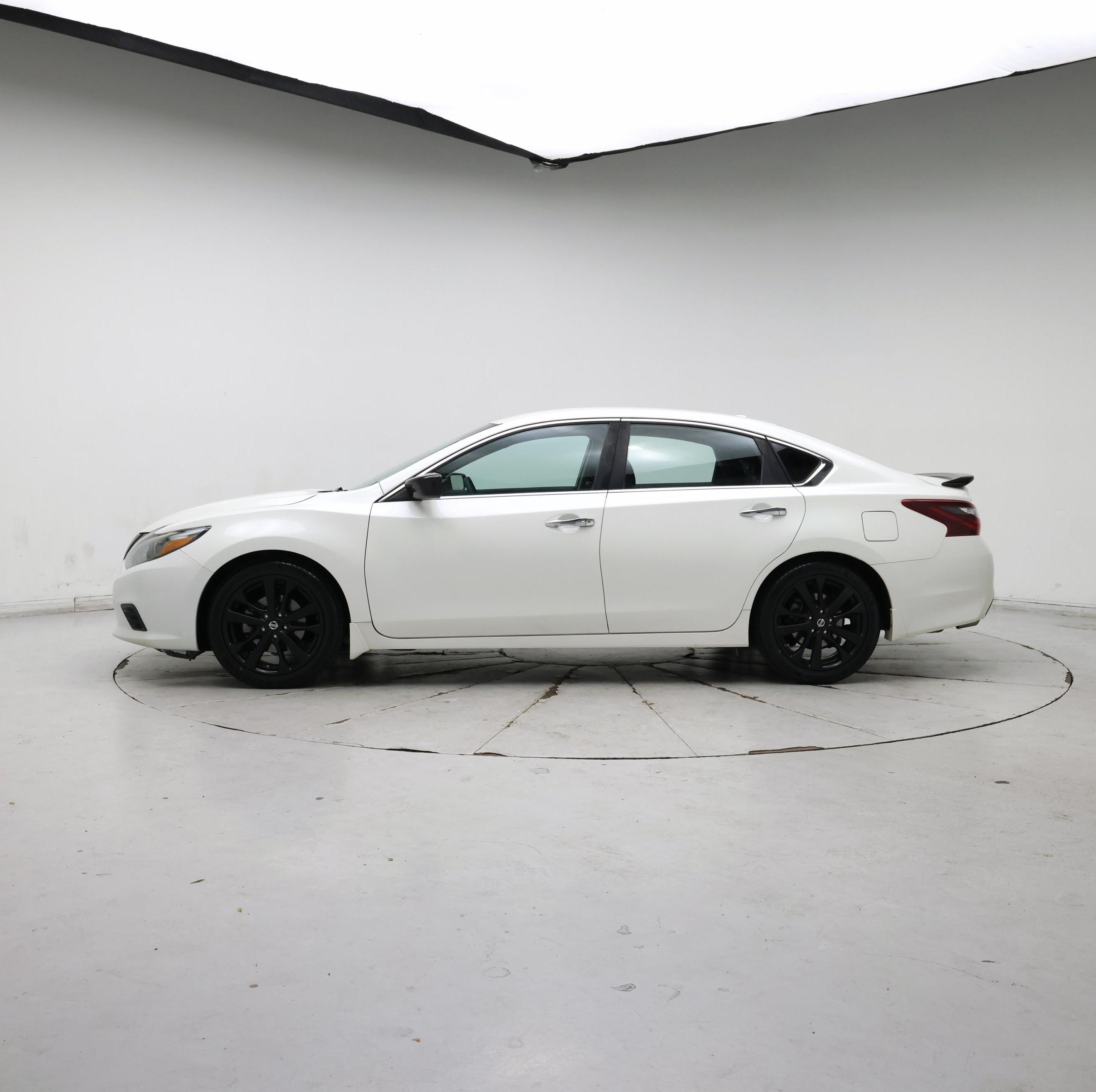 Thumbnail: 2018 Nissan Altima - 3