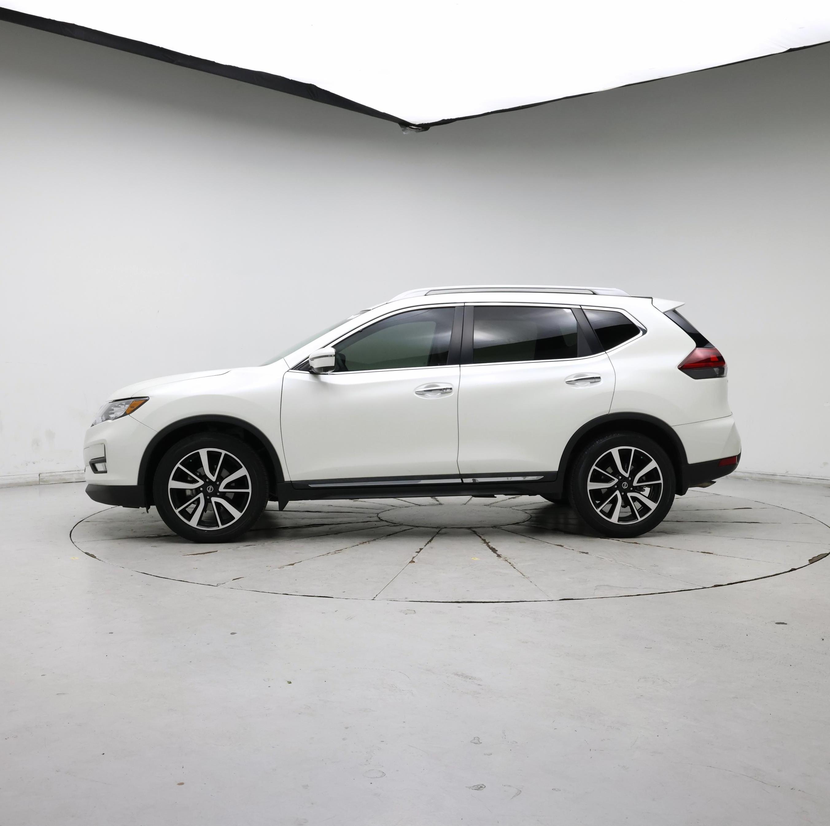 Thumbnail: 2020 Nissan Rogue - 3