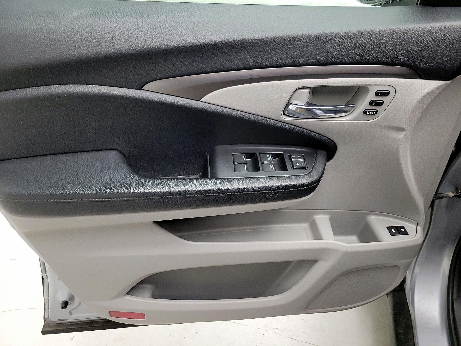 Thumbnail: 2019 Honda Pilot - 10