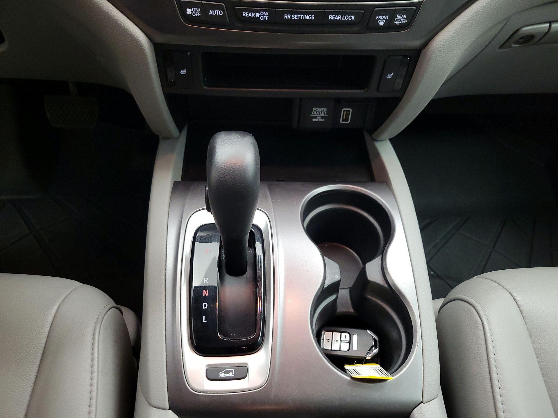 Thumbnail: 2019 Honda Pilot - 15