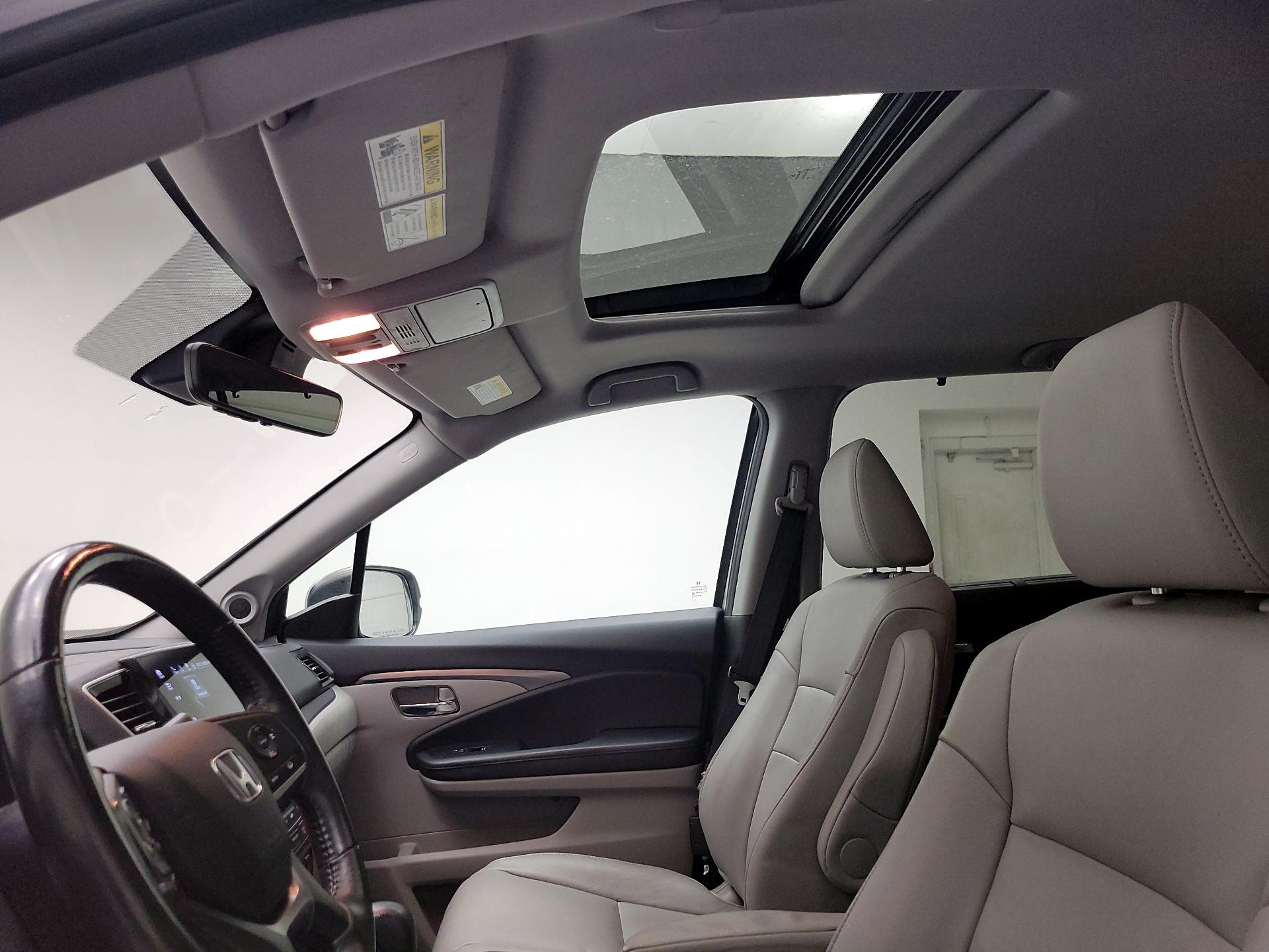 Thumbnail: 2019 Honda Pilot - 17