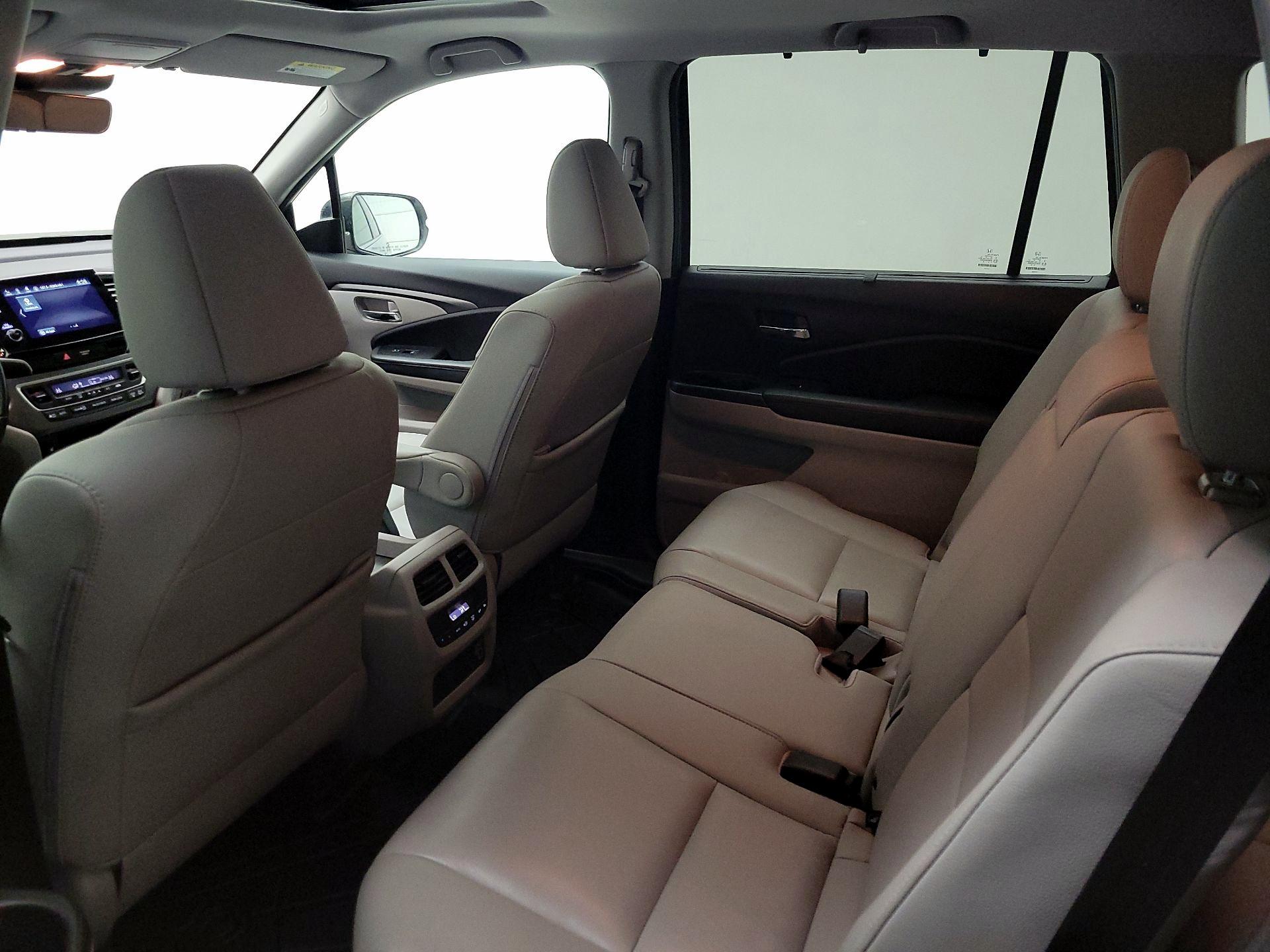 Thumbnail: 2019 Honda Pilot - 18