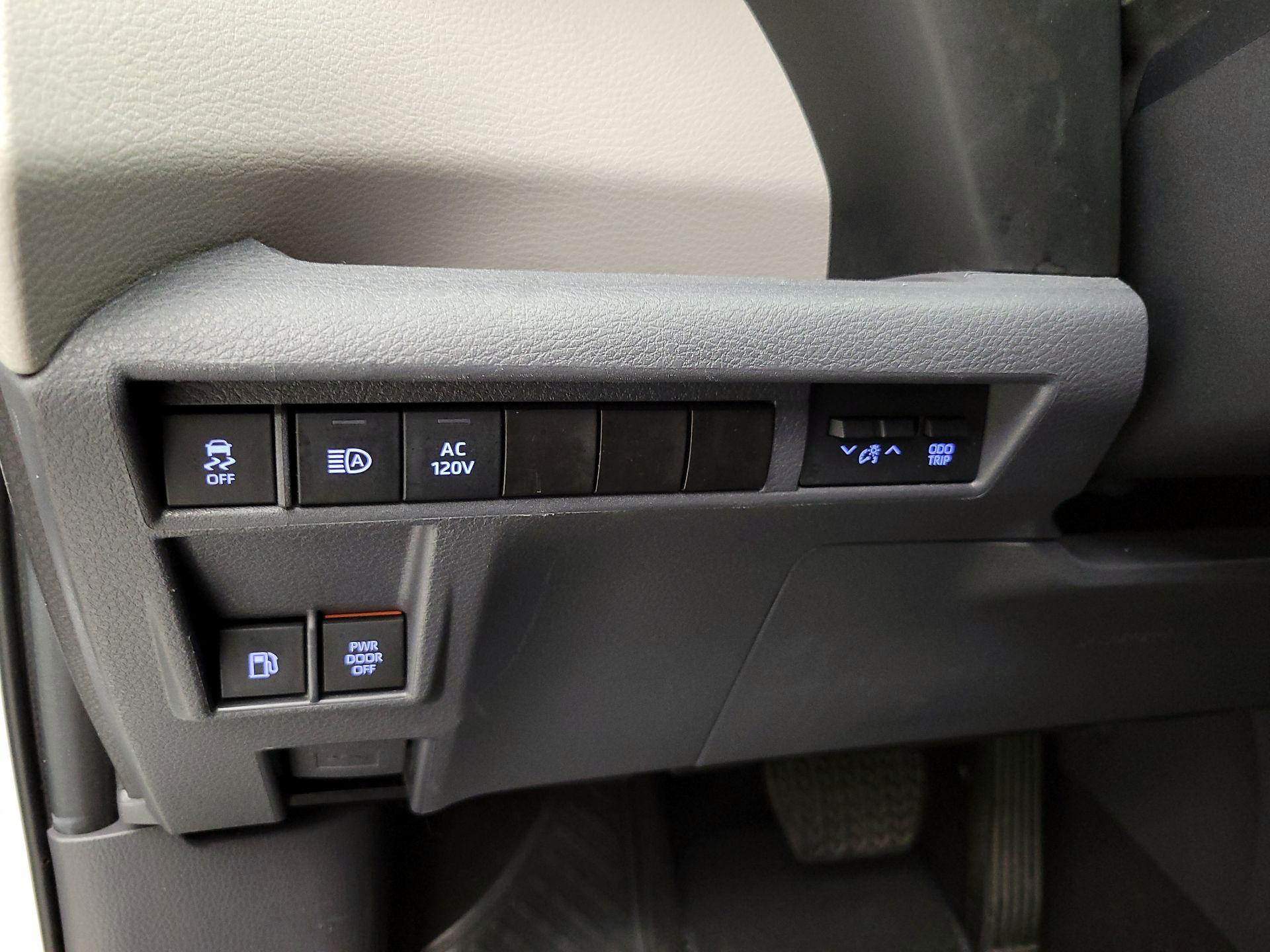 Thumbnail: 2023 Toyota Sienna - 13